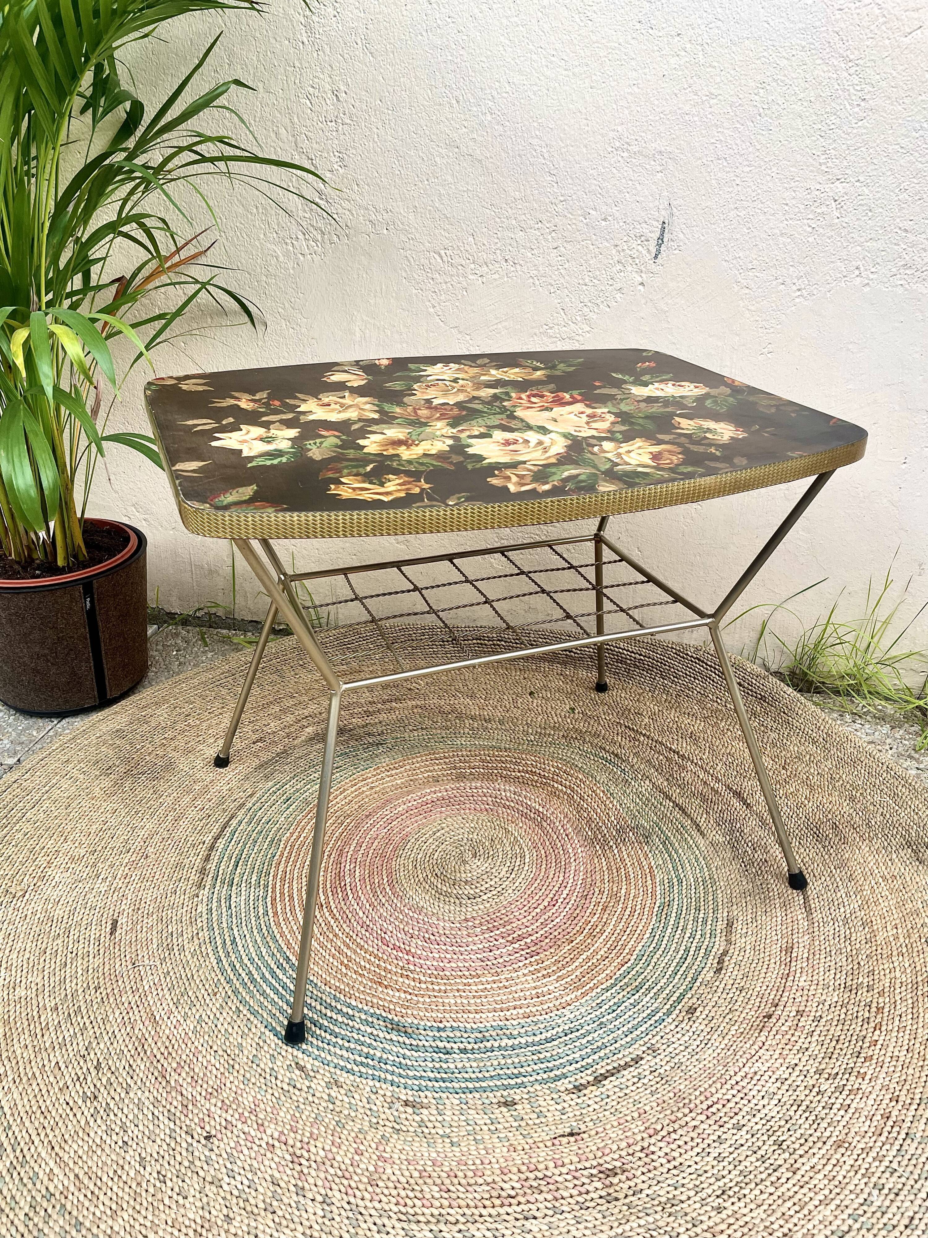 Vintage coffee table flower top