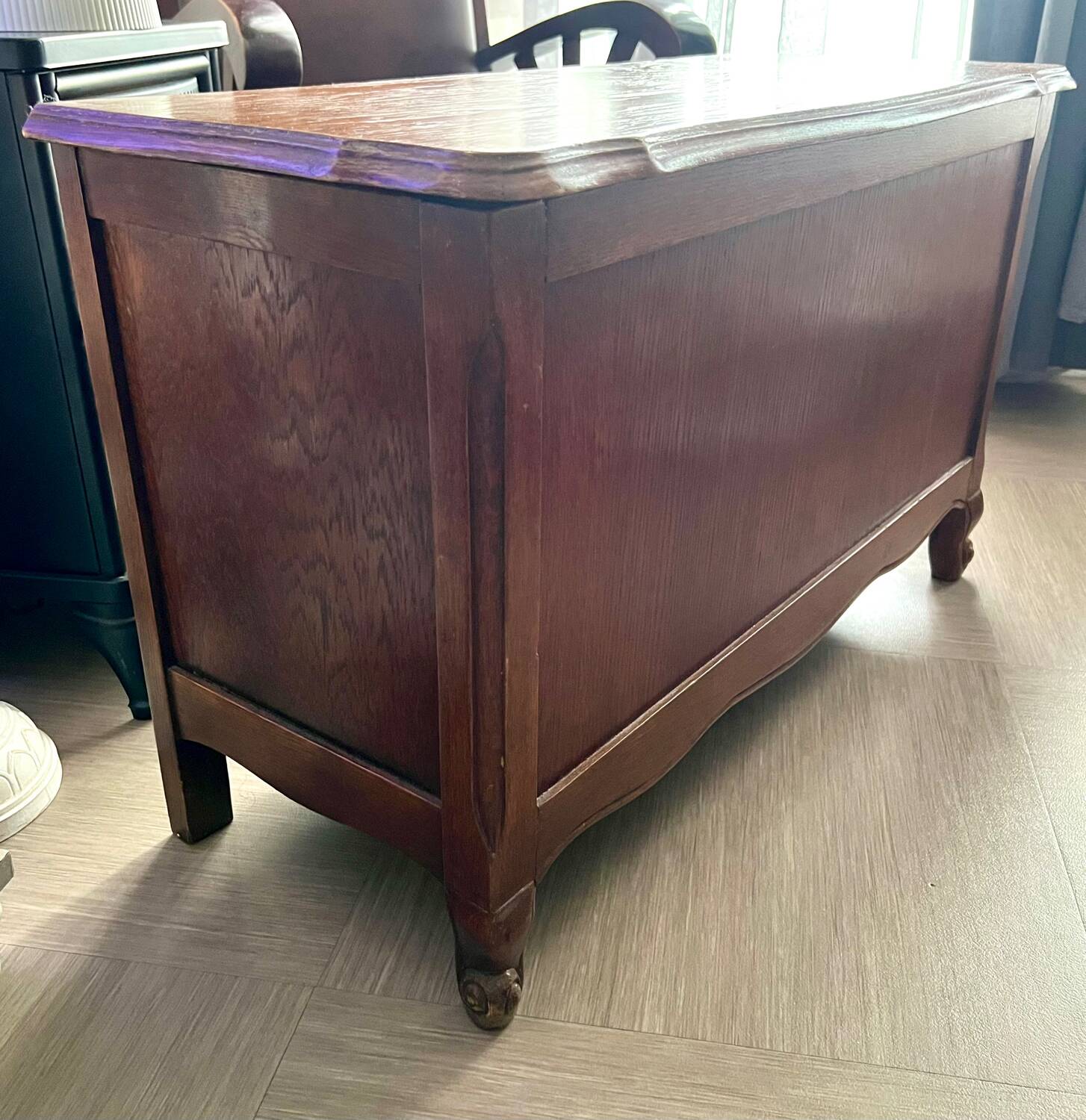 Solid wood storage chest