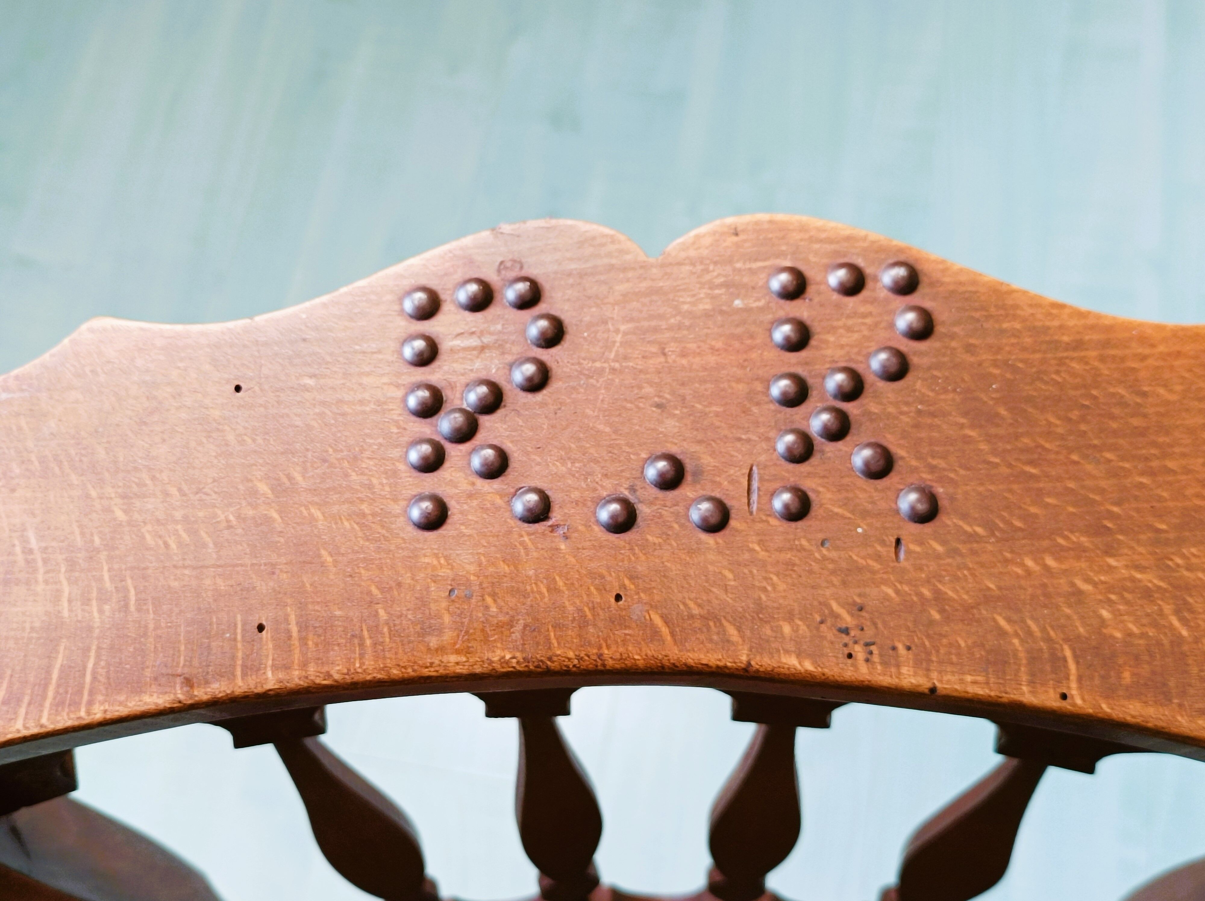 Chair prays to God ancient year