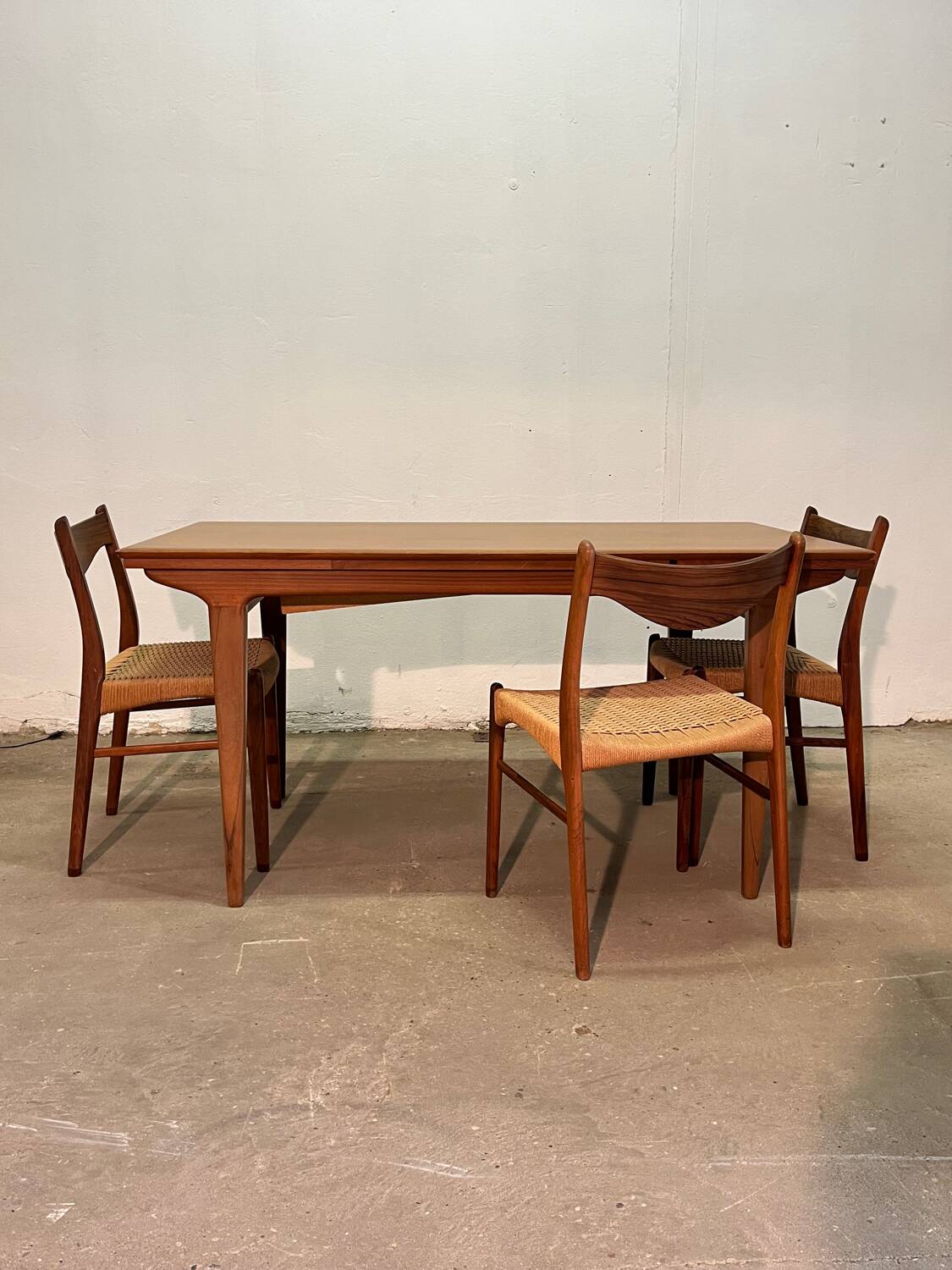 Scandinavian style extendable table