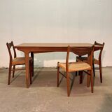 Scandinavian style extendable table