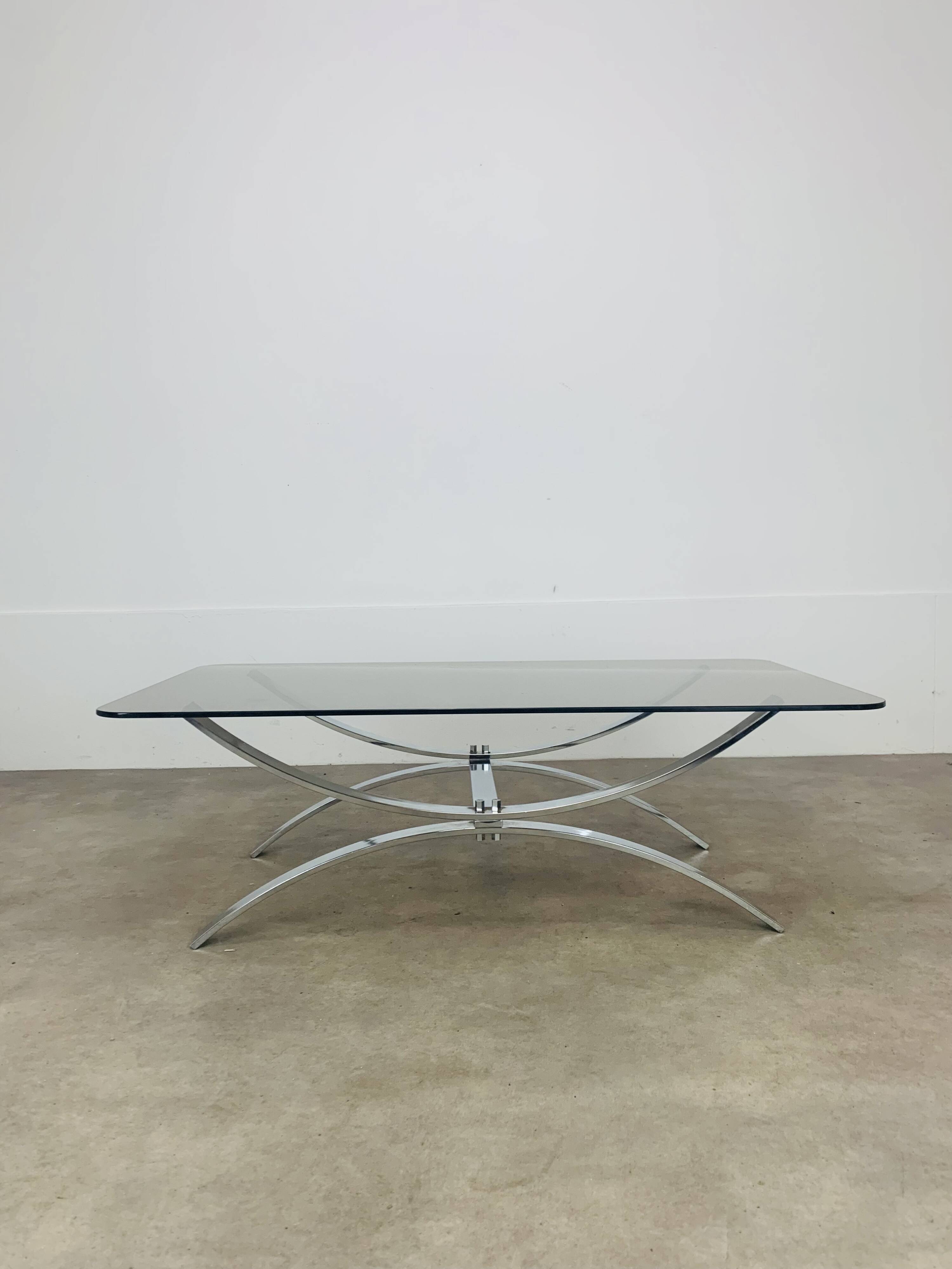 Table basse en verre fumé et chrome, années 70