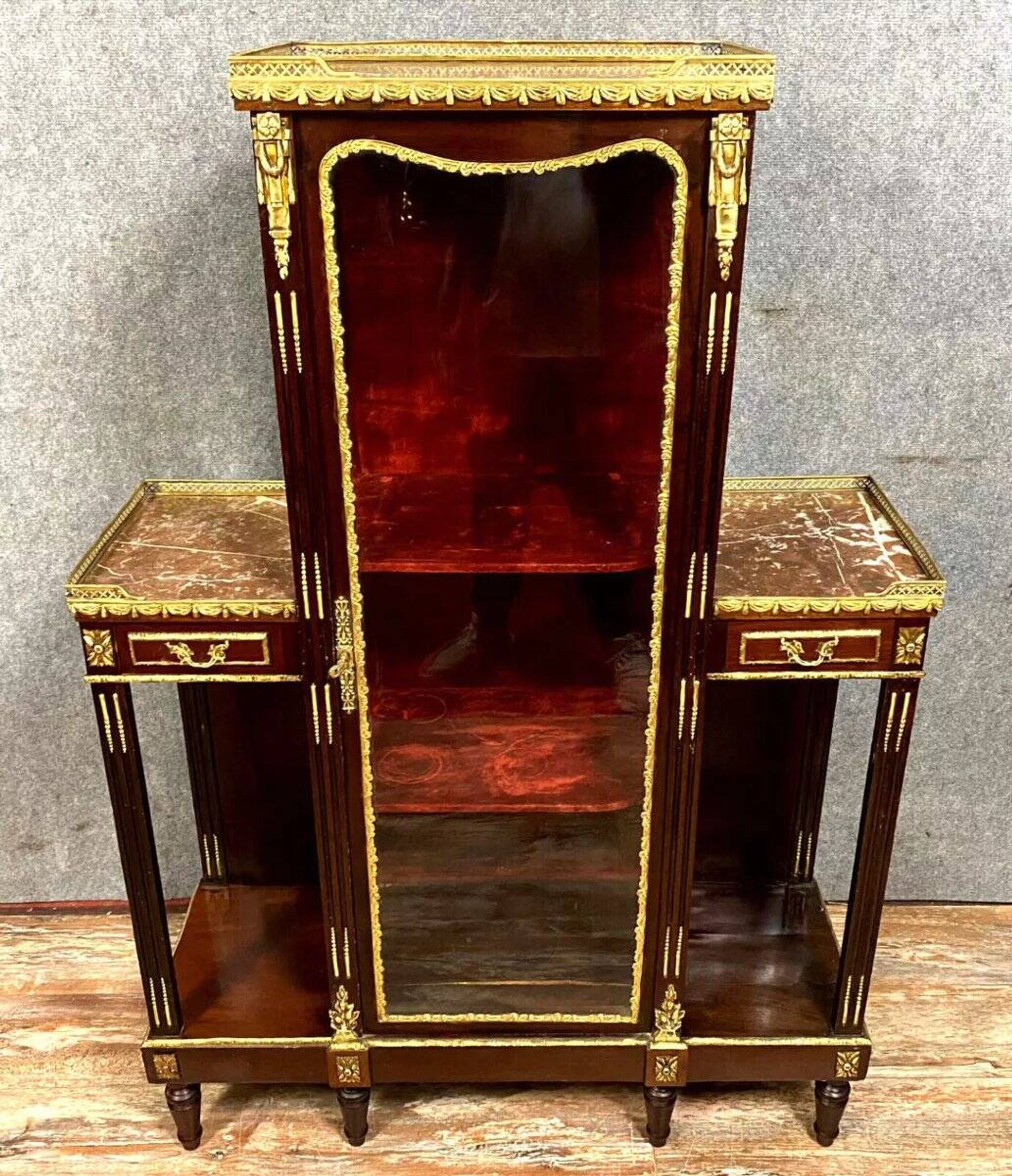 Display cabinet – Parisian cabinet in Louis XVI / Neoclassical style / mahogany / 19th century