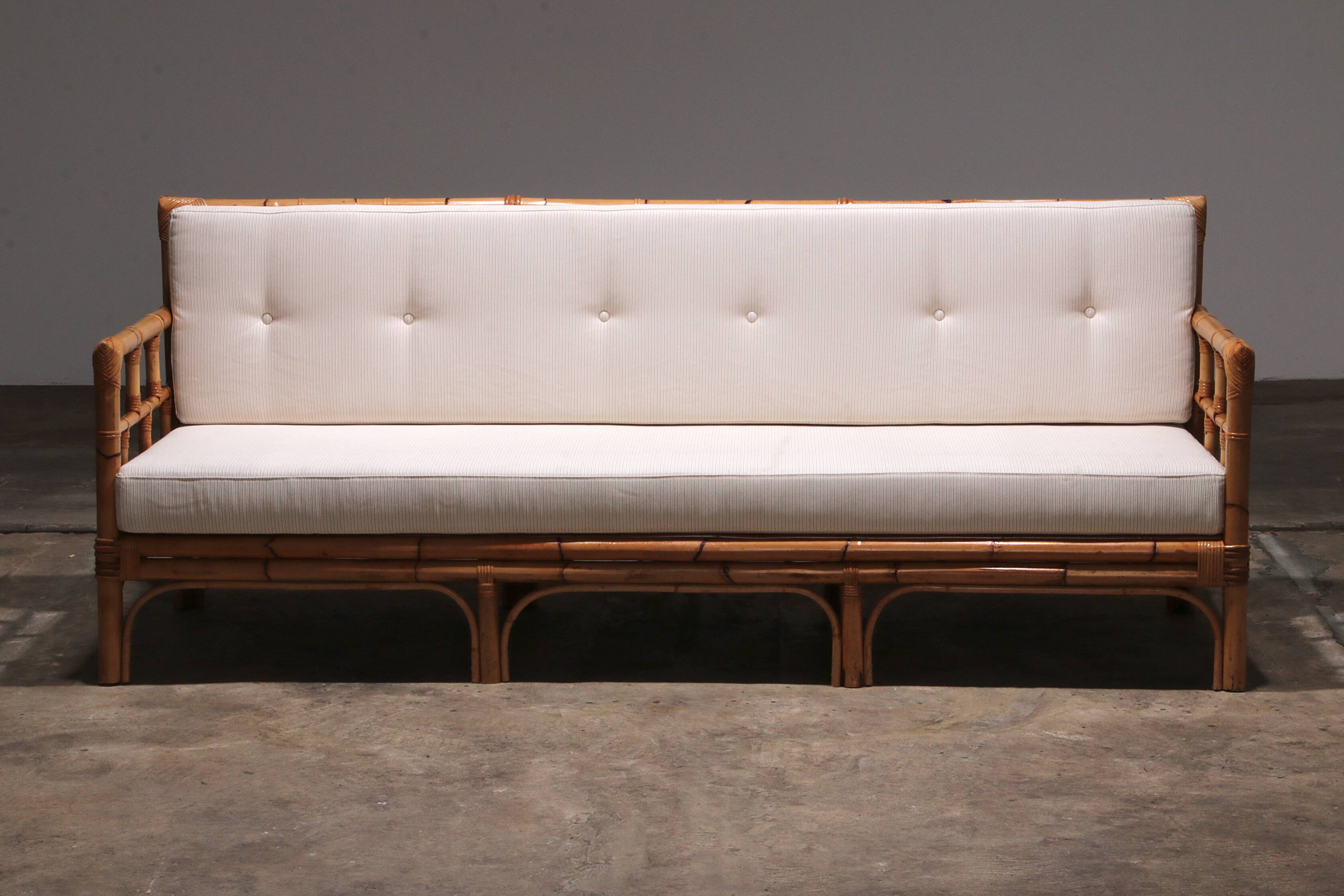 Canapé italien en bambou avec coussins, années 1970