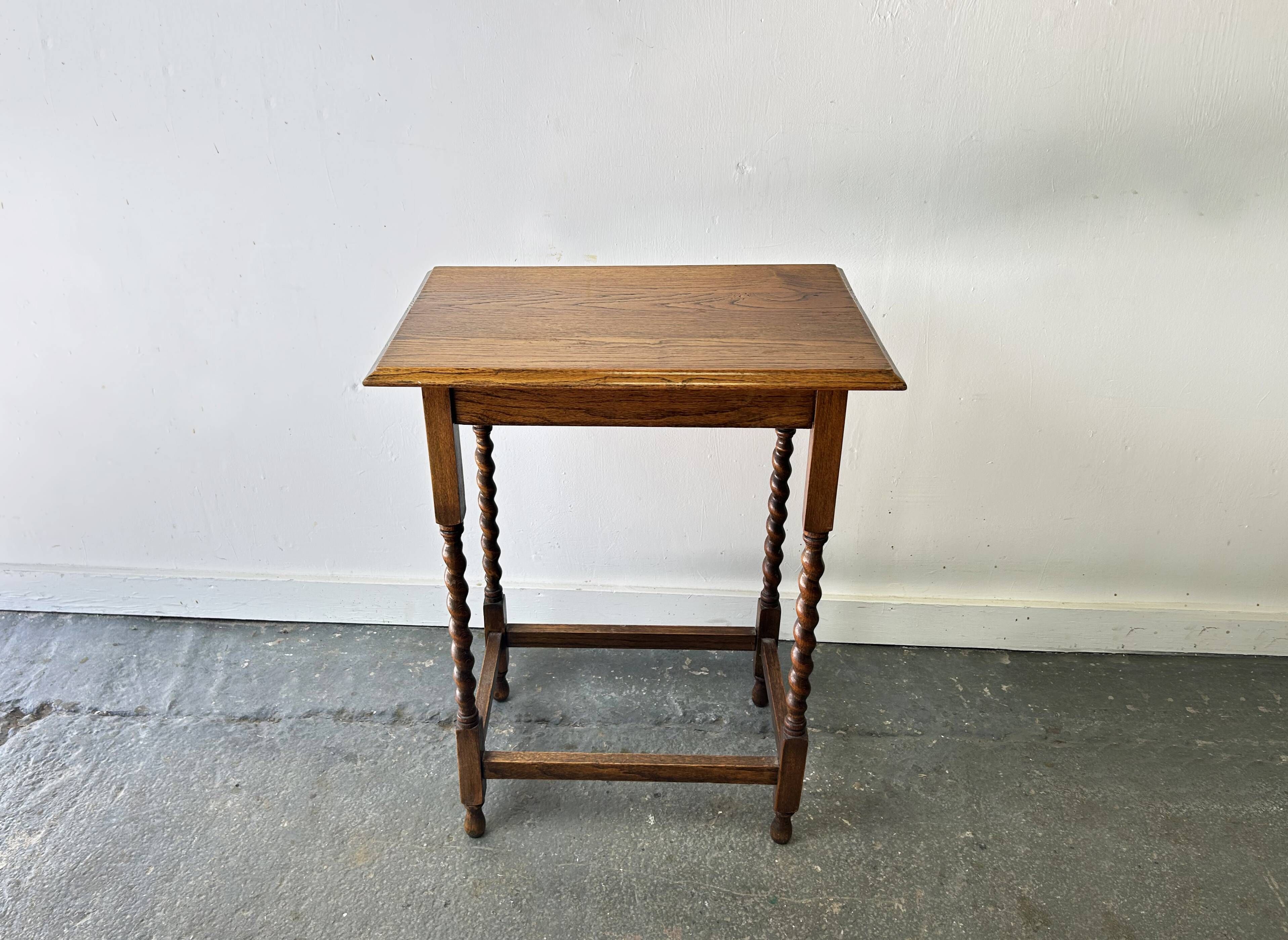 Antique Edwardian Oak Barley Twist Petite Occasional Side Table 1900s-1920s