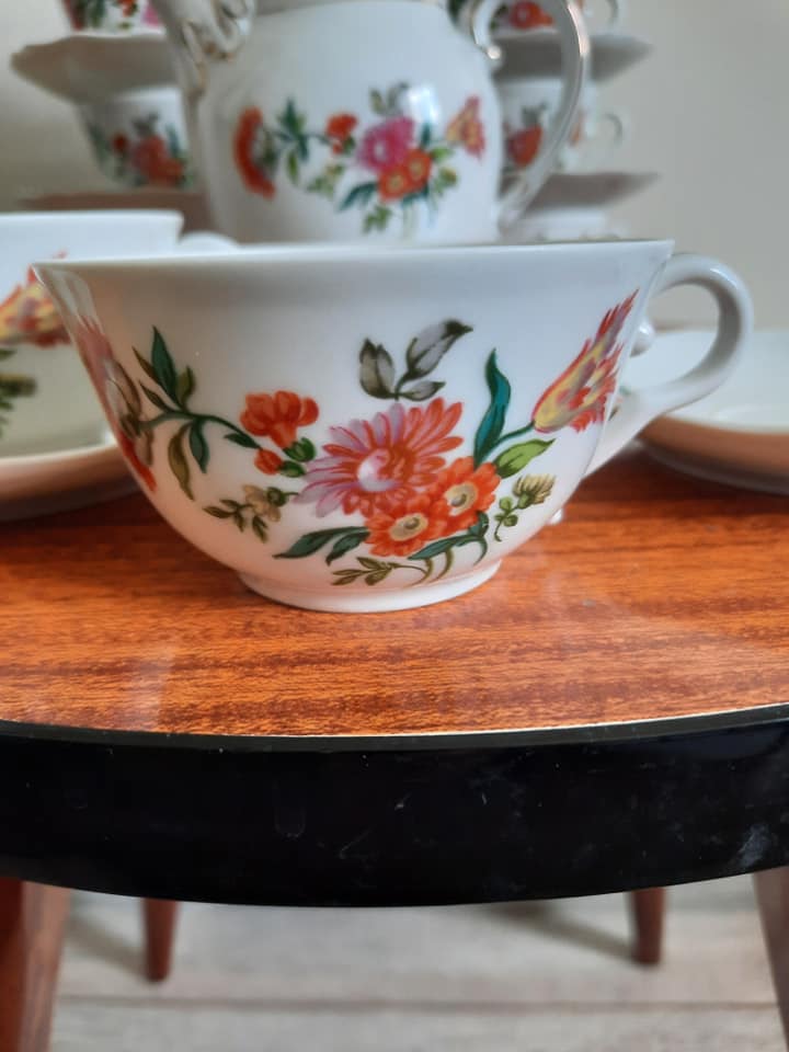 10 porcelain tea cups and 1 milk pot