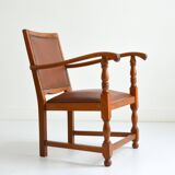 Ancien fauteuil en chêne et vinyle brutaliste