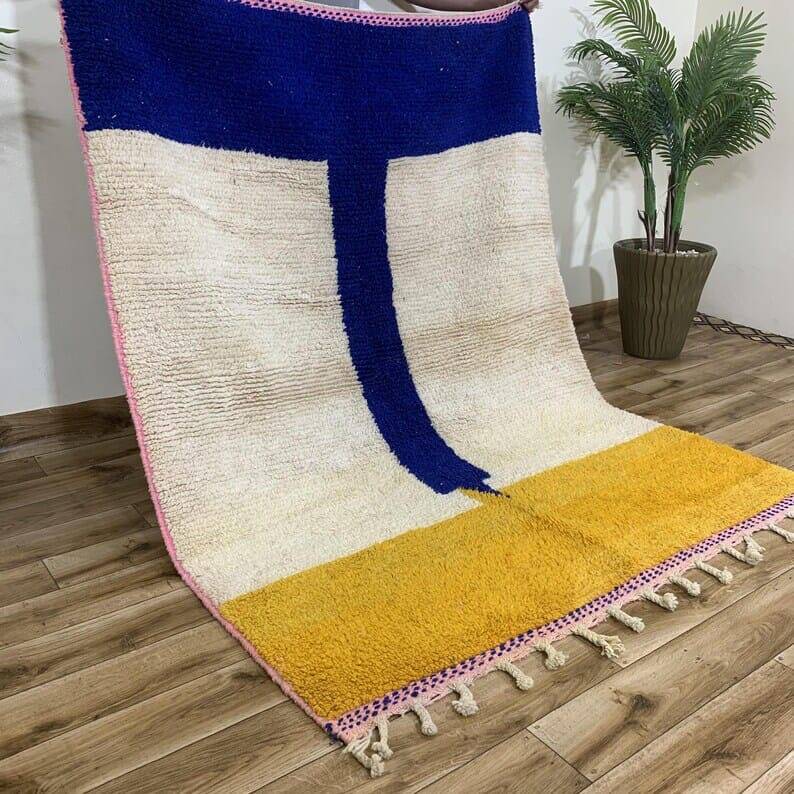 Handmade traditional Beni Ourain rug, size 140 x 260 cm.