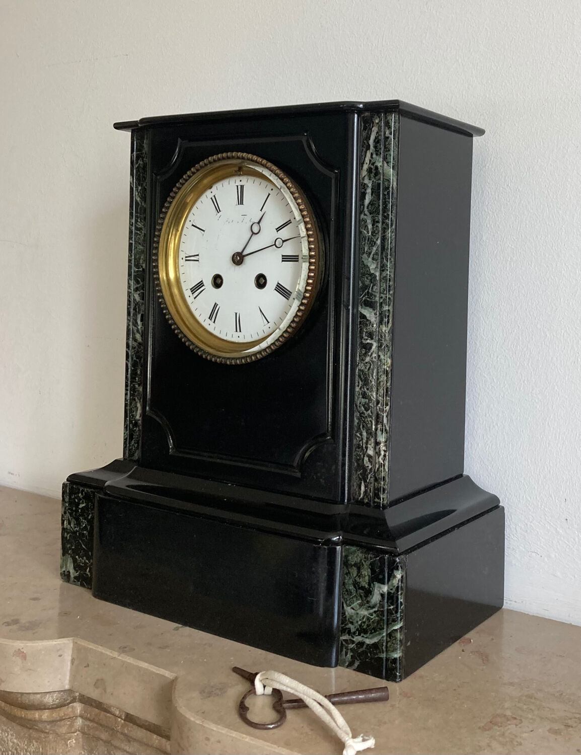 Napoleon III clock in marble and brass nineteenth century