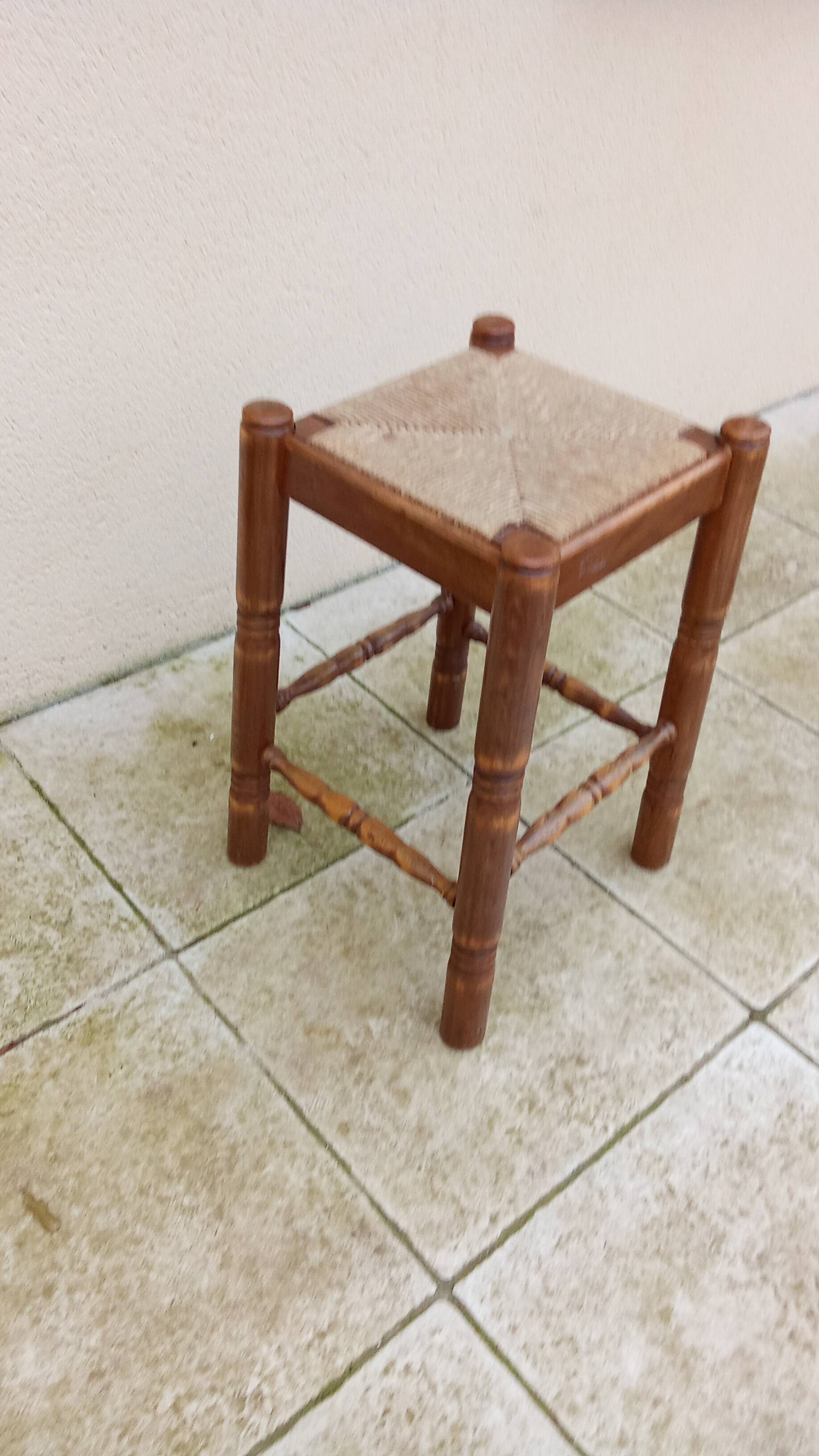Tabouret haut vintage en paille et bois