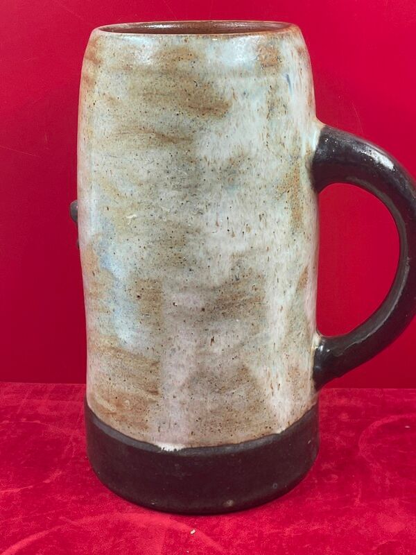 Contemporary ceramics decorated with fleur-de-lys, signed APH? H: 26 cm