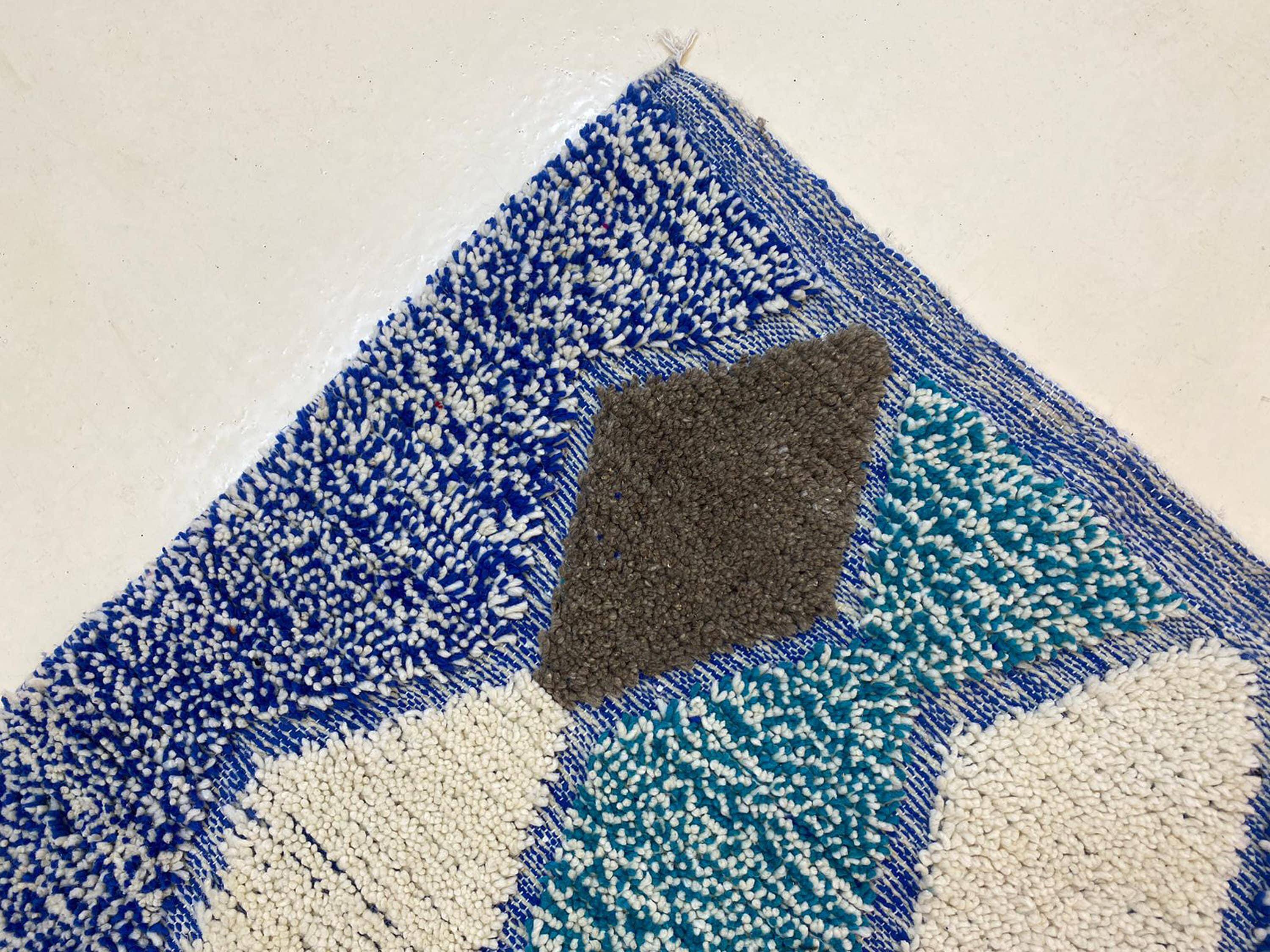Handmade Moroccan rug, natural wool, 3x2 m.
