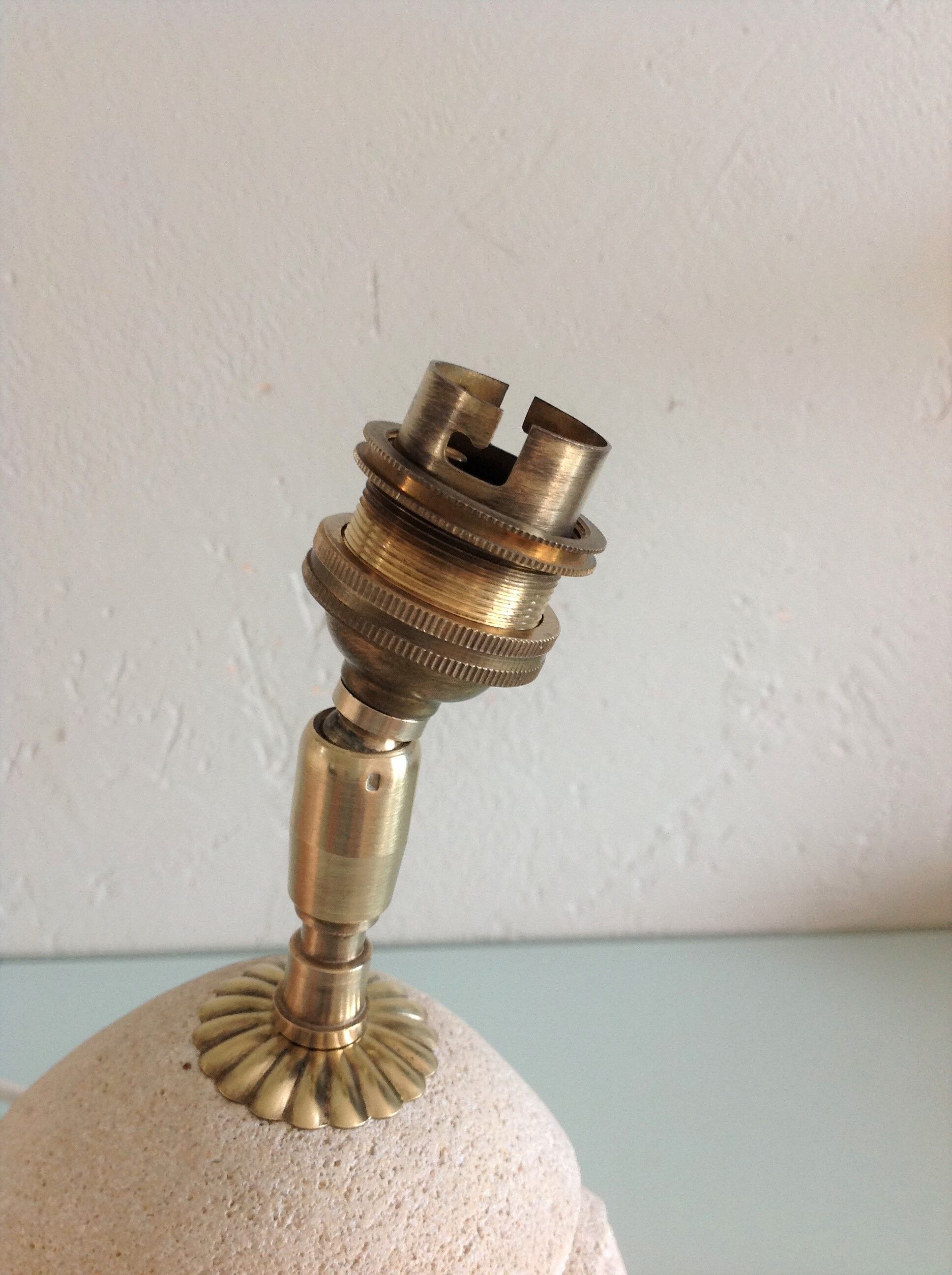 Ovoid lamp in carved stone and printed lampshade / vintage 60-70s