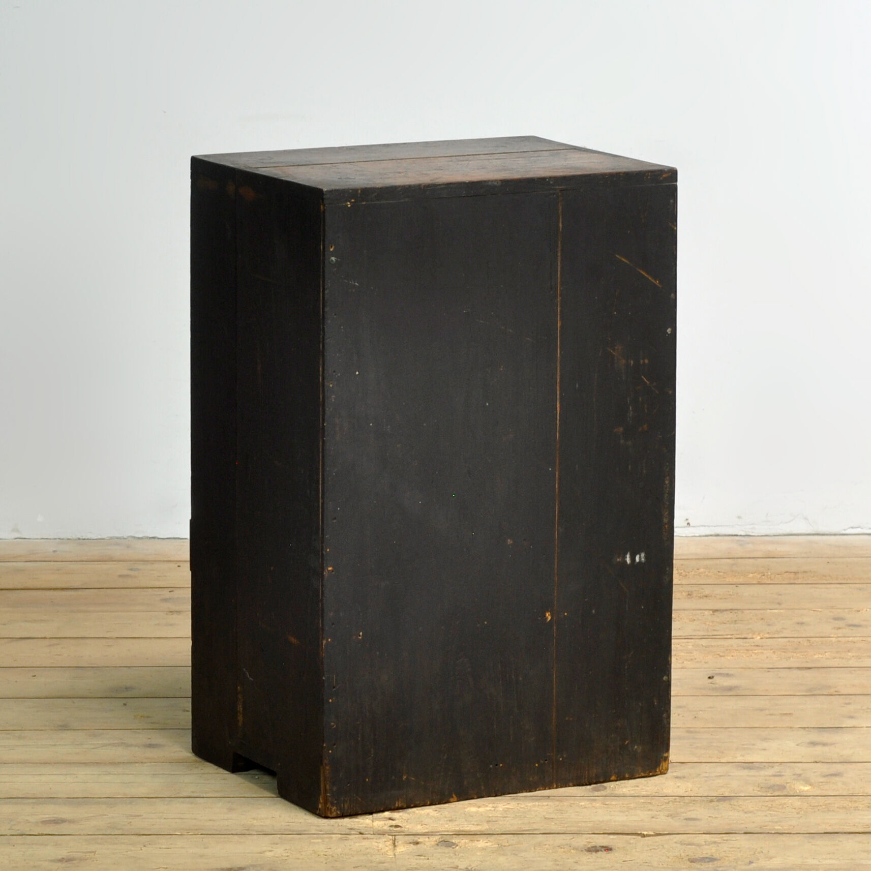 Small Japanese display cabinet, circa 1925