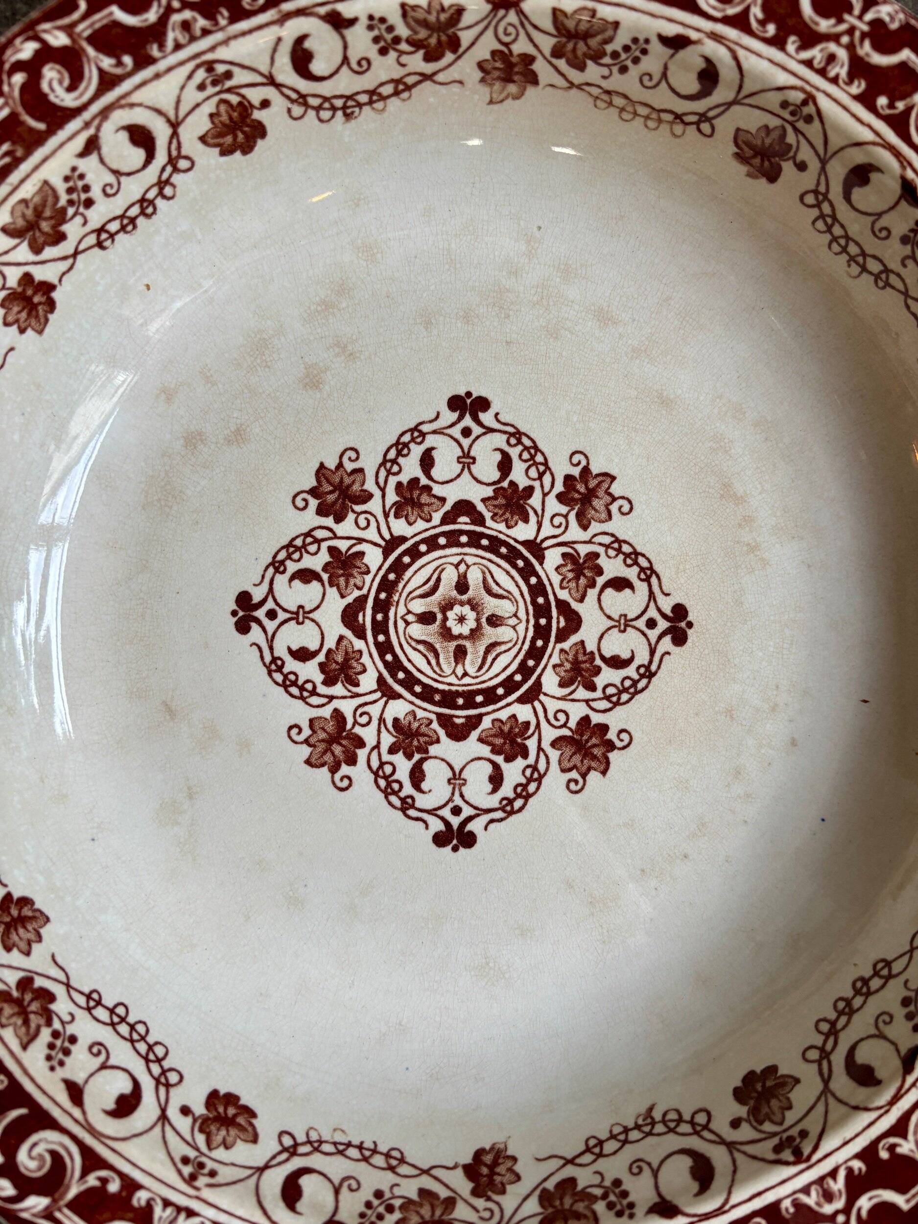 Round and hollow dish Jules Vieillard - Bordeaux in iron earth, service "Lou
