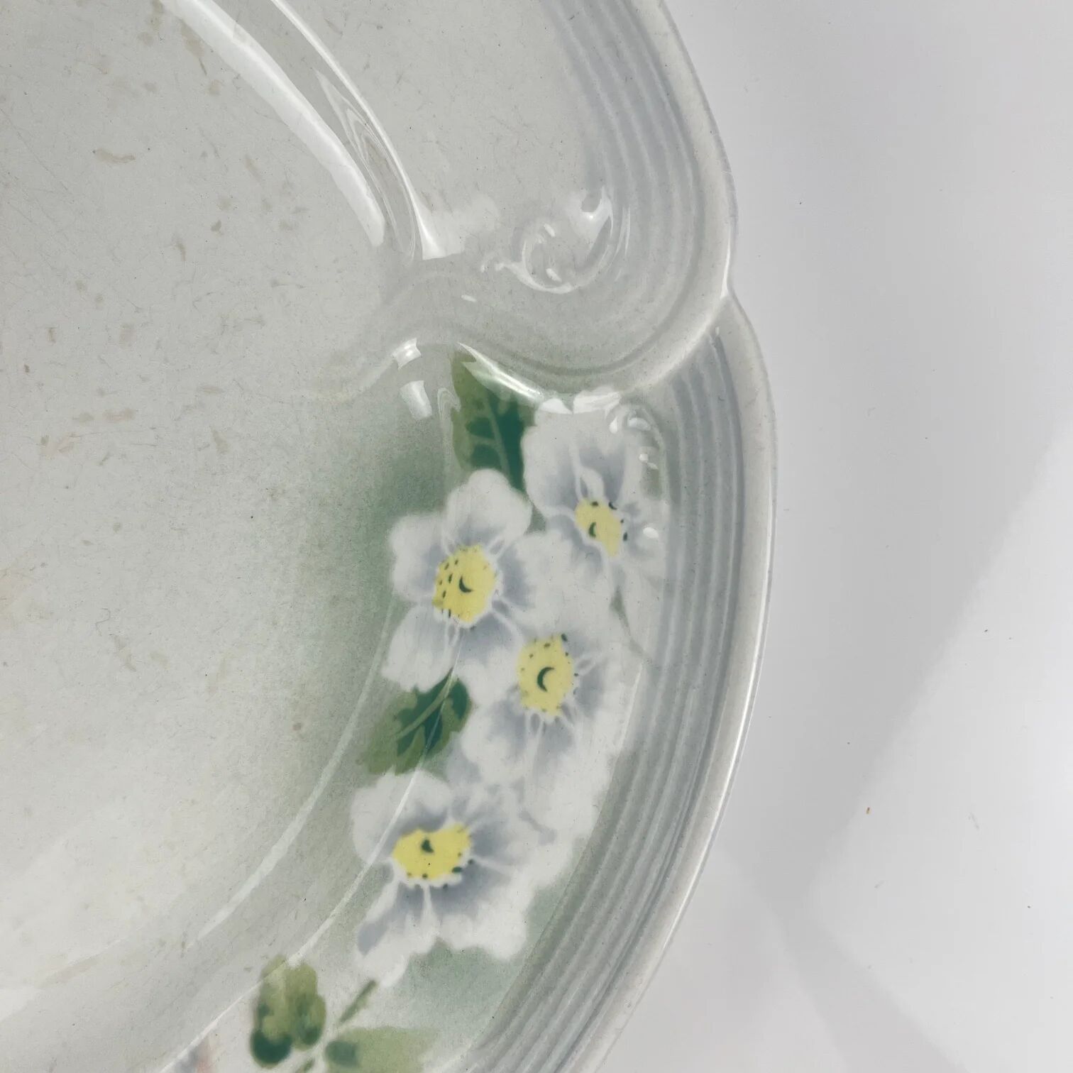 Round plate Art Nouveau KG Lunéville, model "Pommier", 1900-1930