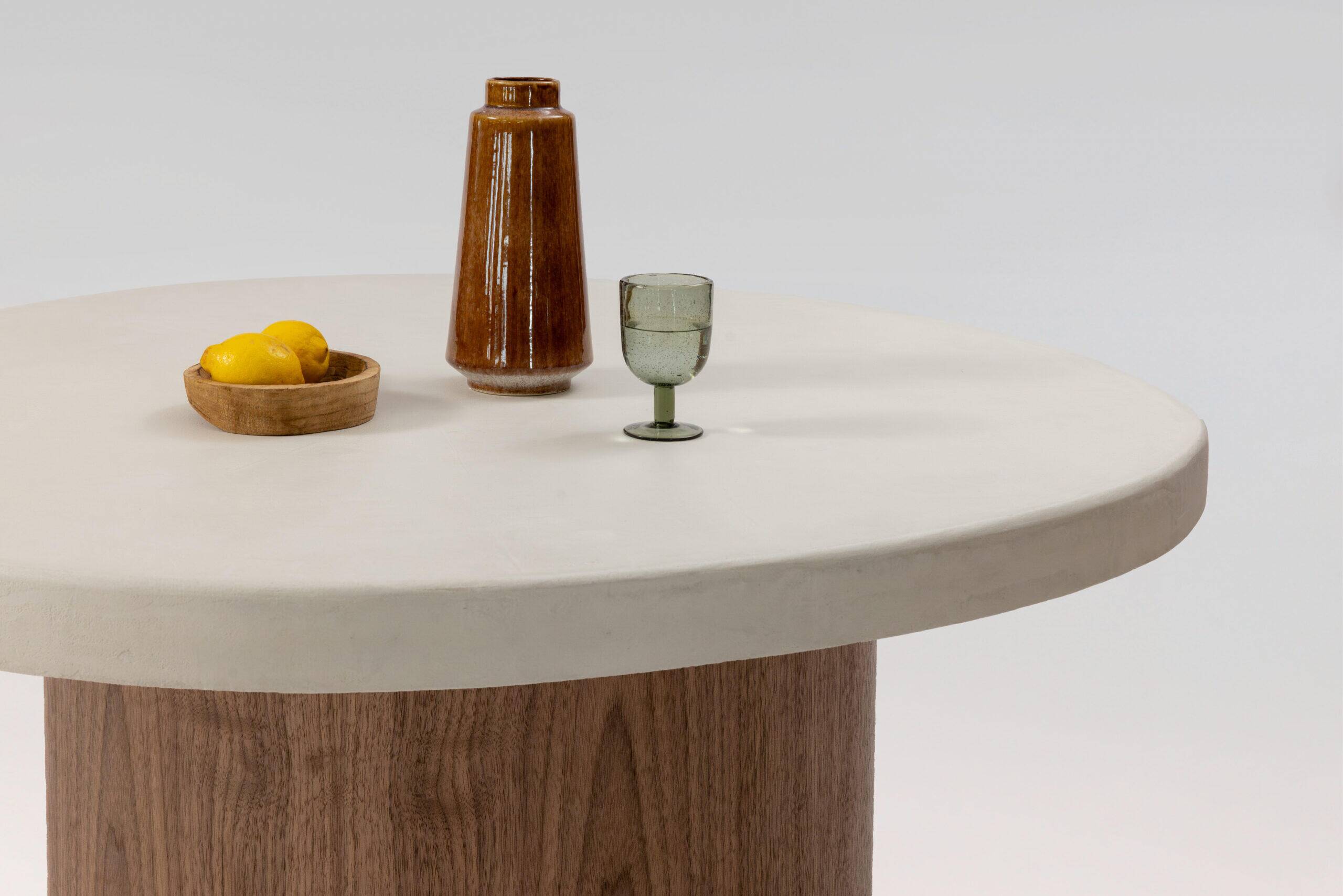 Lorā dining table with walnut legs (wide leg)