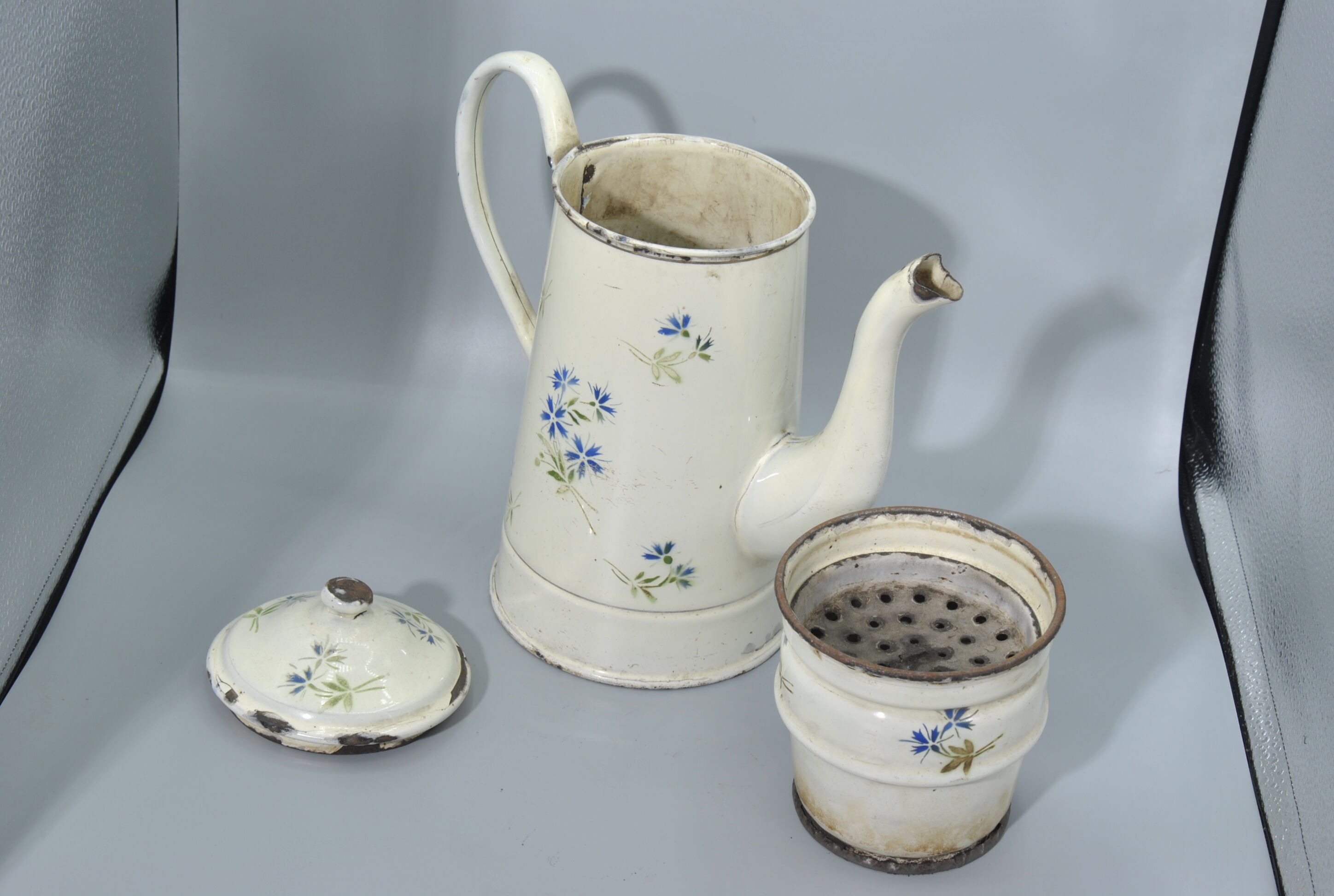 Enamelled tole coffee maker with blue flowers