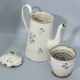 Cafetiere tole émaillée a fleurs bleues