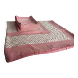Pink jacquard dinner service