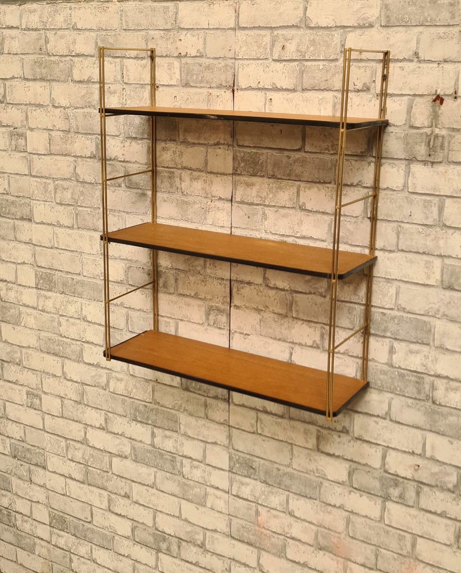 Shelf 1950 to 60 string wood veneer with rod on the edge of the shelf h60x17x50