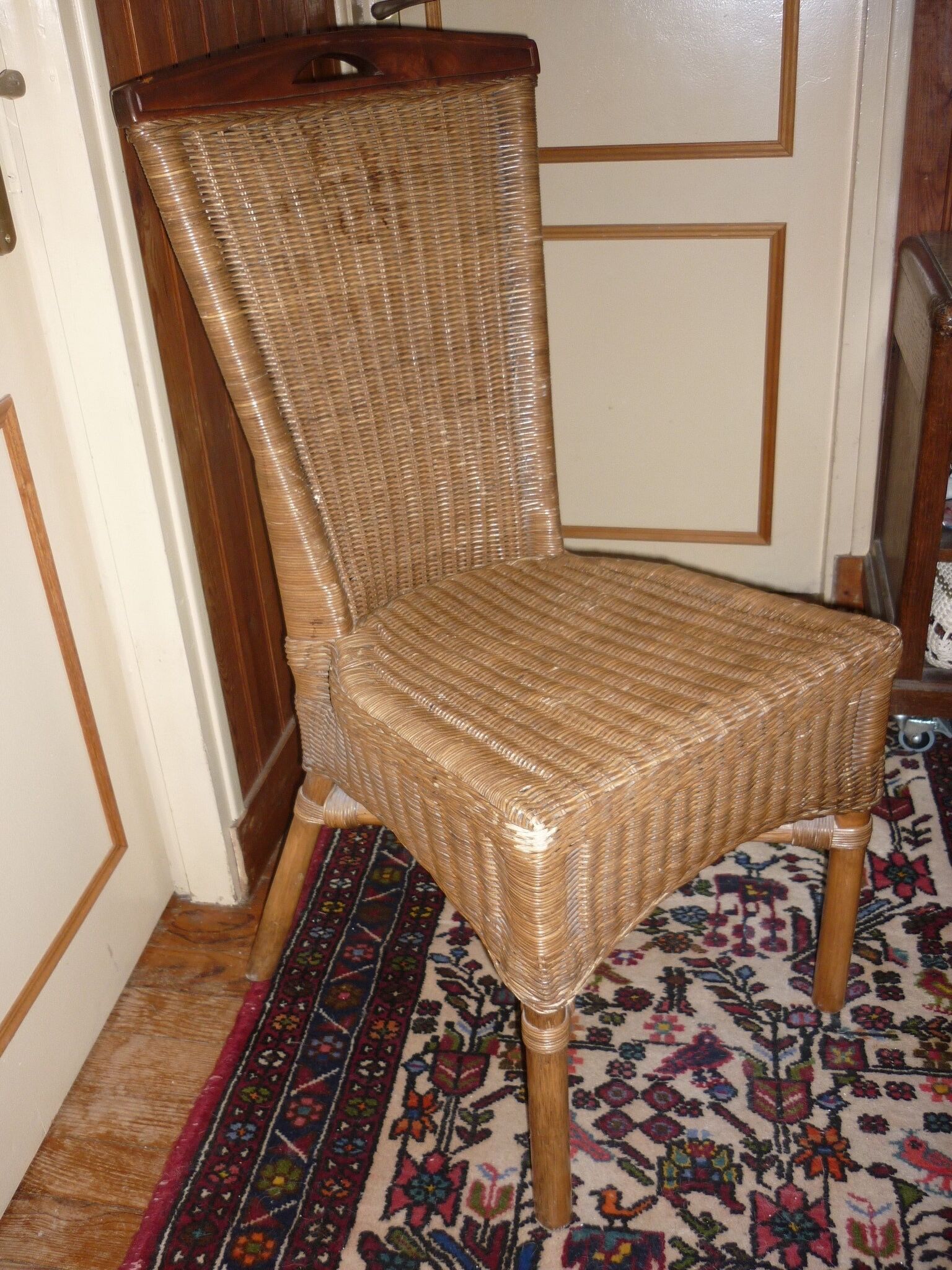 Pair of 2 rattan chairs