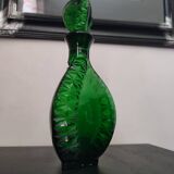 Carafe vintage verte en verre ciselé