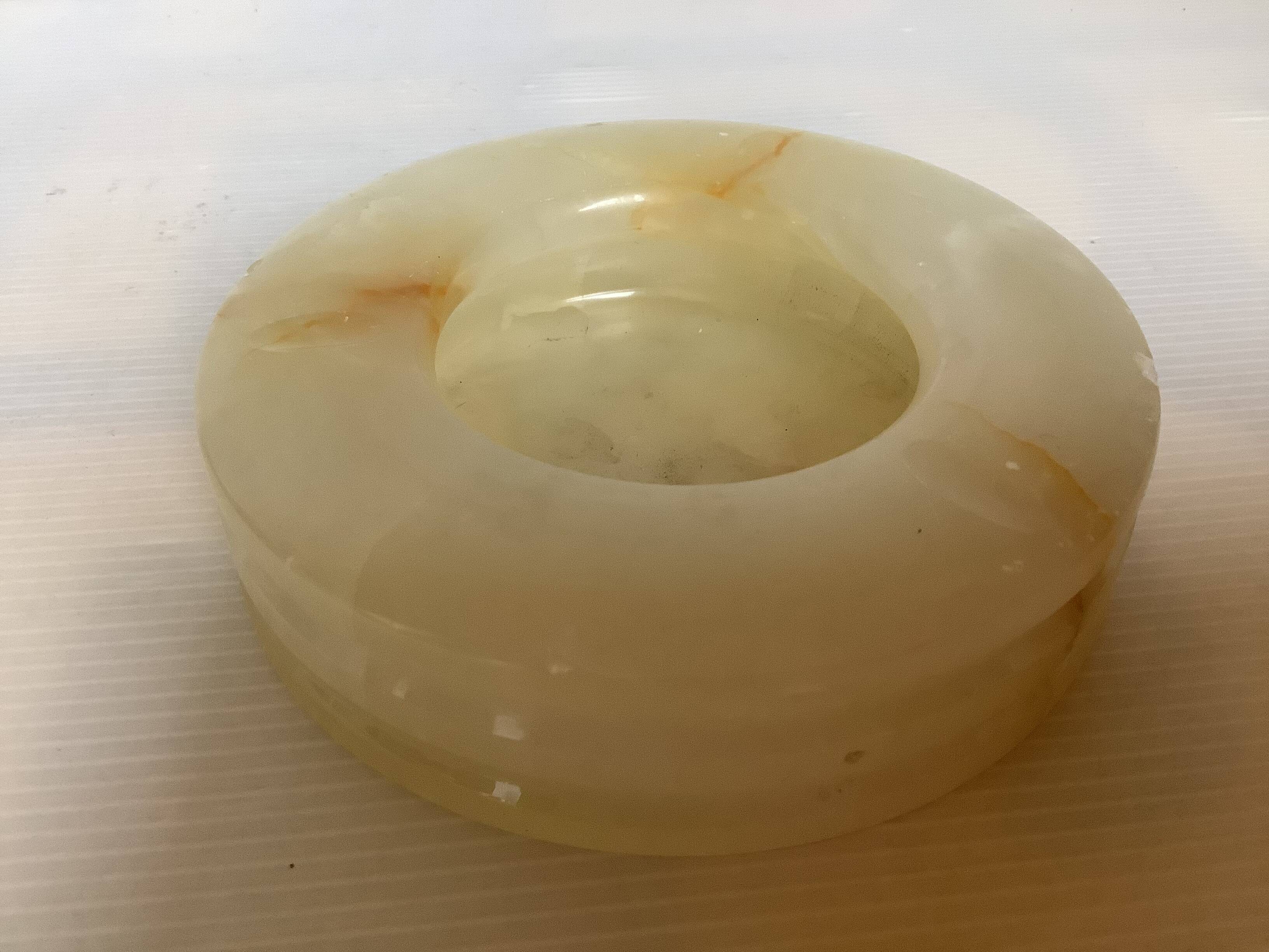 Cendrier rond en albâtre