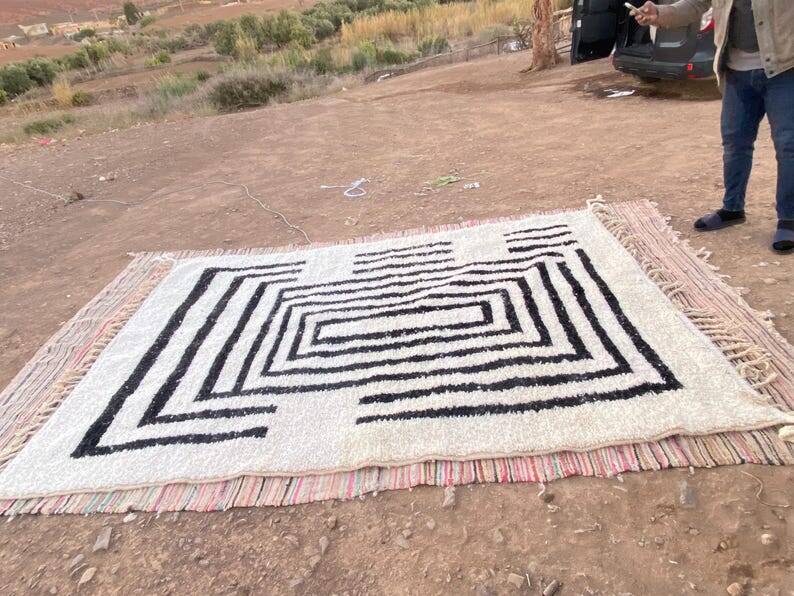 Berber rug in pure wool, size 150 x 250 cm