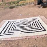 Berber rug in pure wool, size 150 x 250 cm