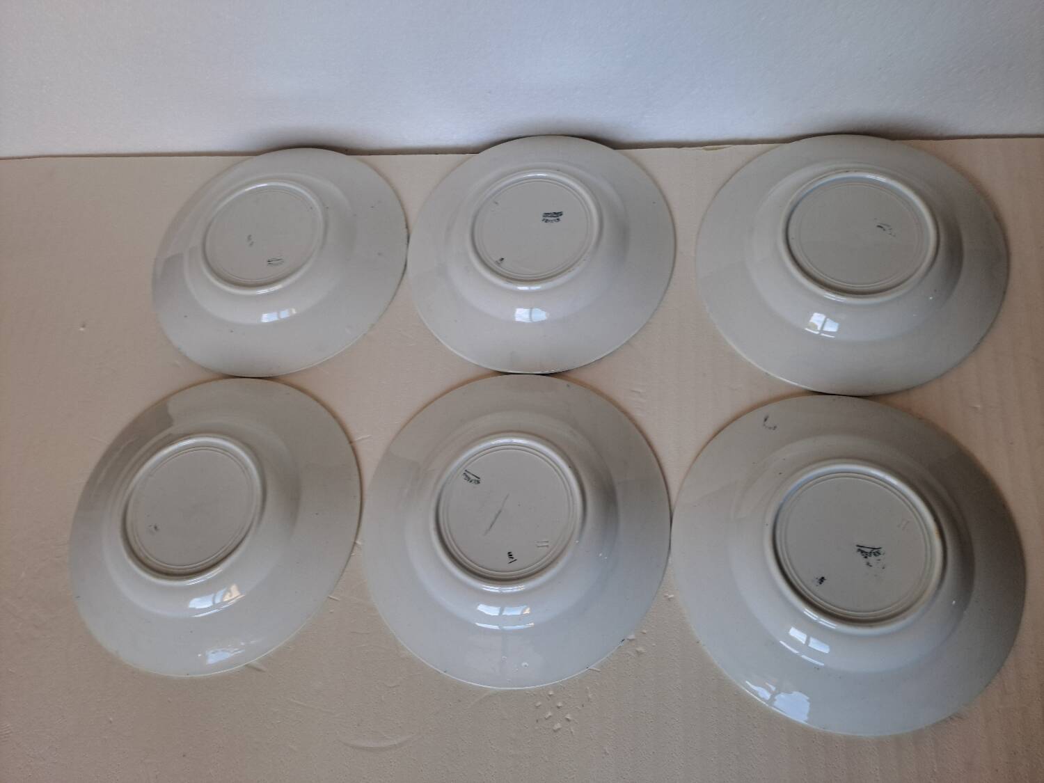 6 deep plates in Saint Amand earthenware, Persian model