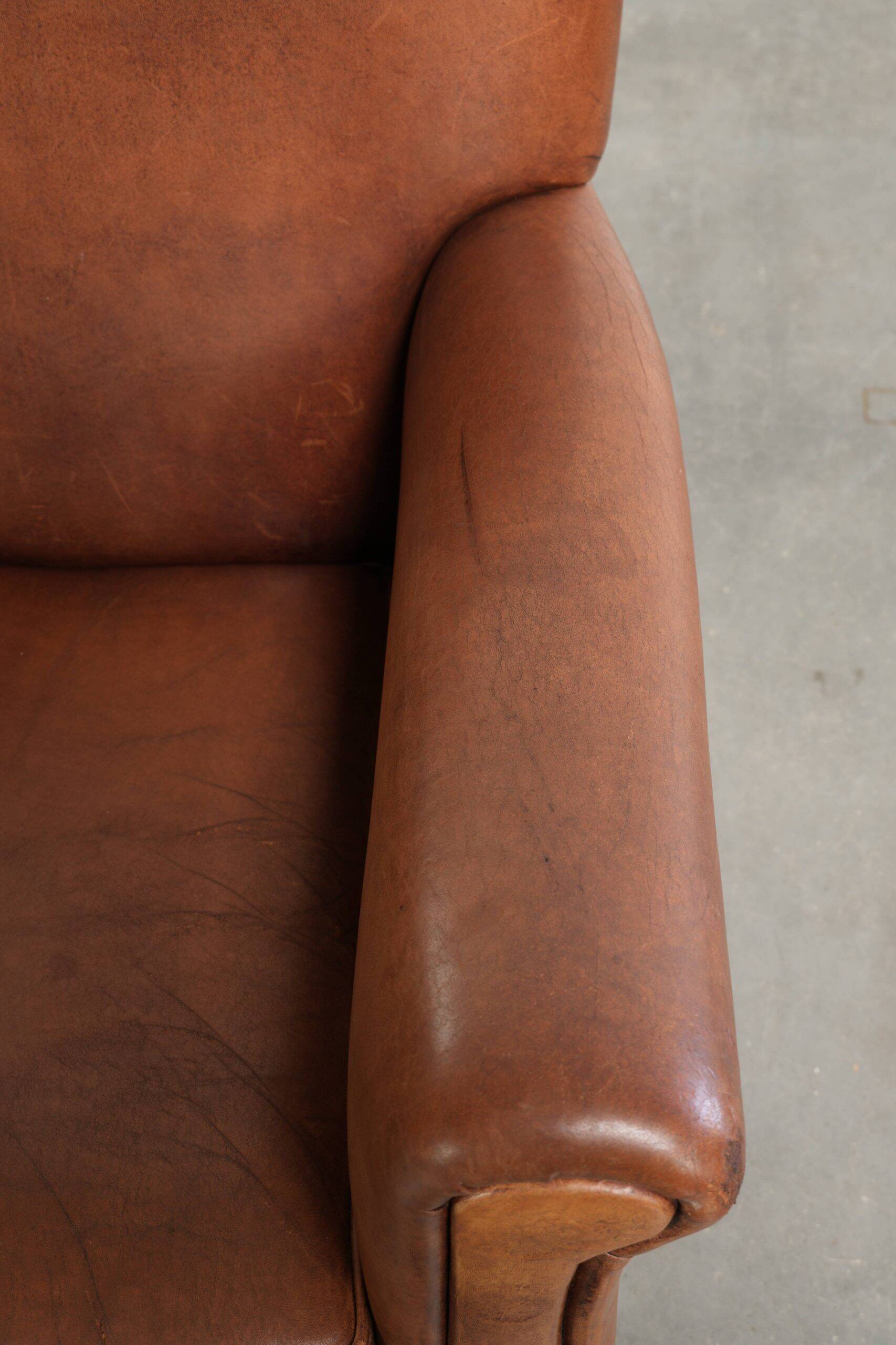 Timeless sheepskin armchair with beautiful colours and a good design