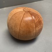 Vintage medicine balloon in dark brown leather, 2 Kg