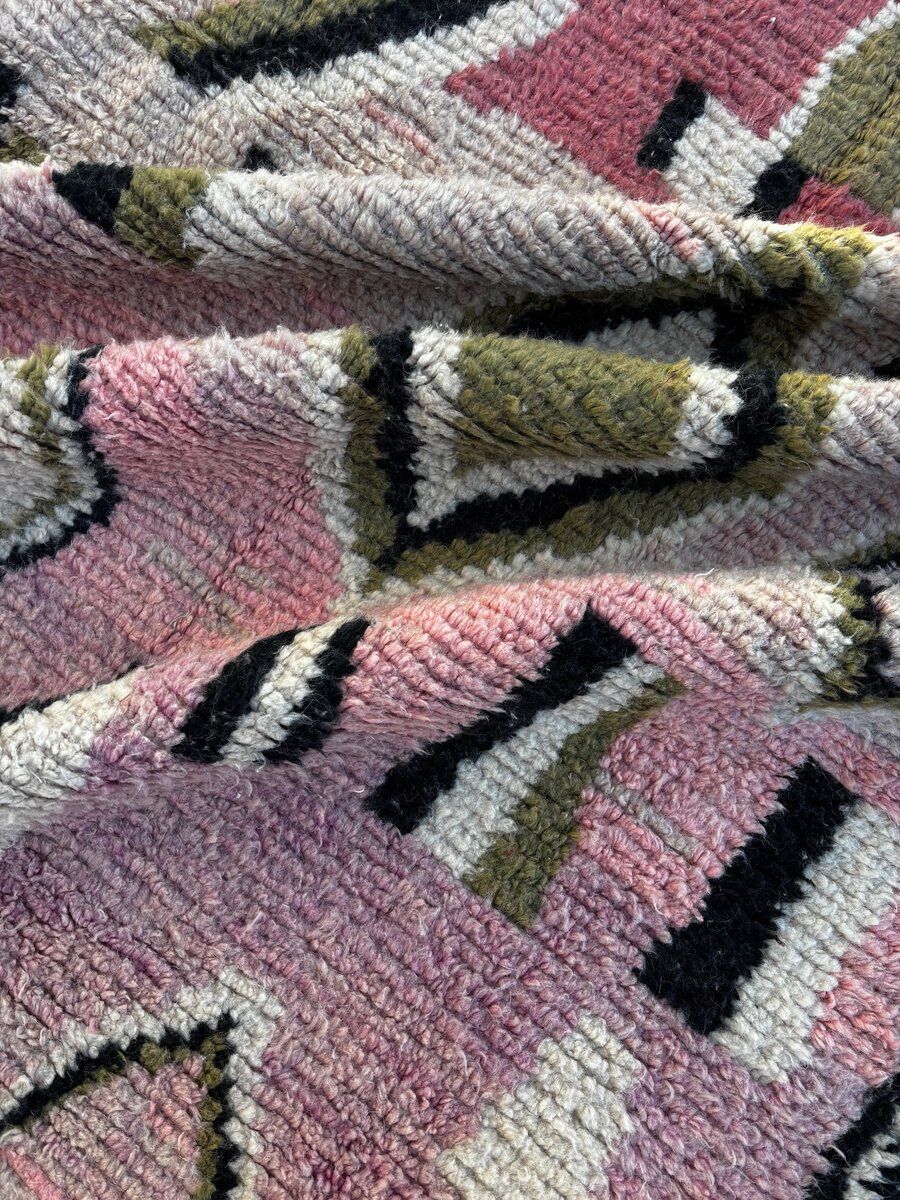 Pink and red Berber Boujad rug in wool, bohemian decor.