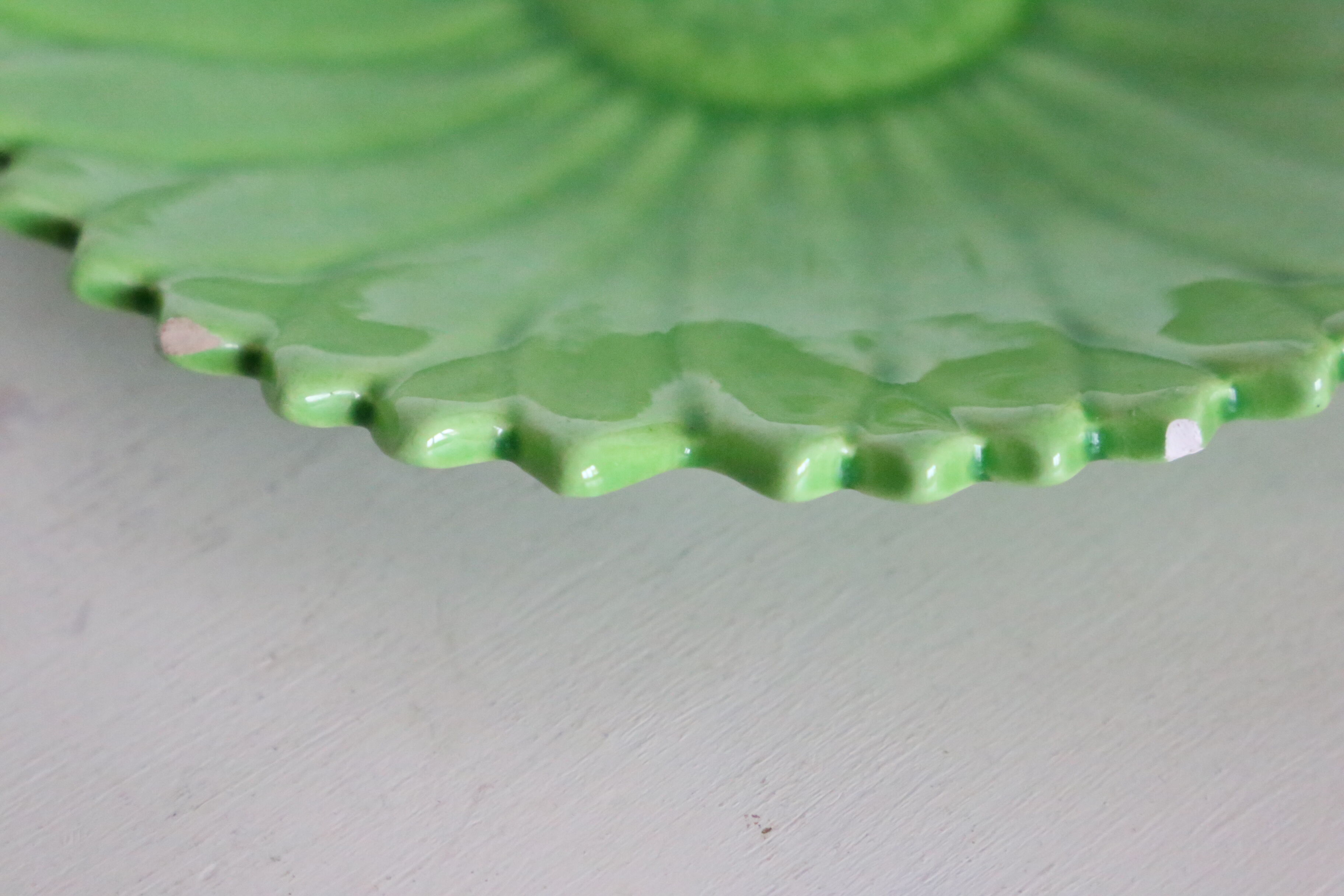 Plates Vallauris Alain Maunier, 1970, in the shape of a flower, in green earthenware