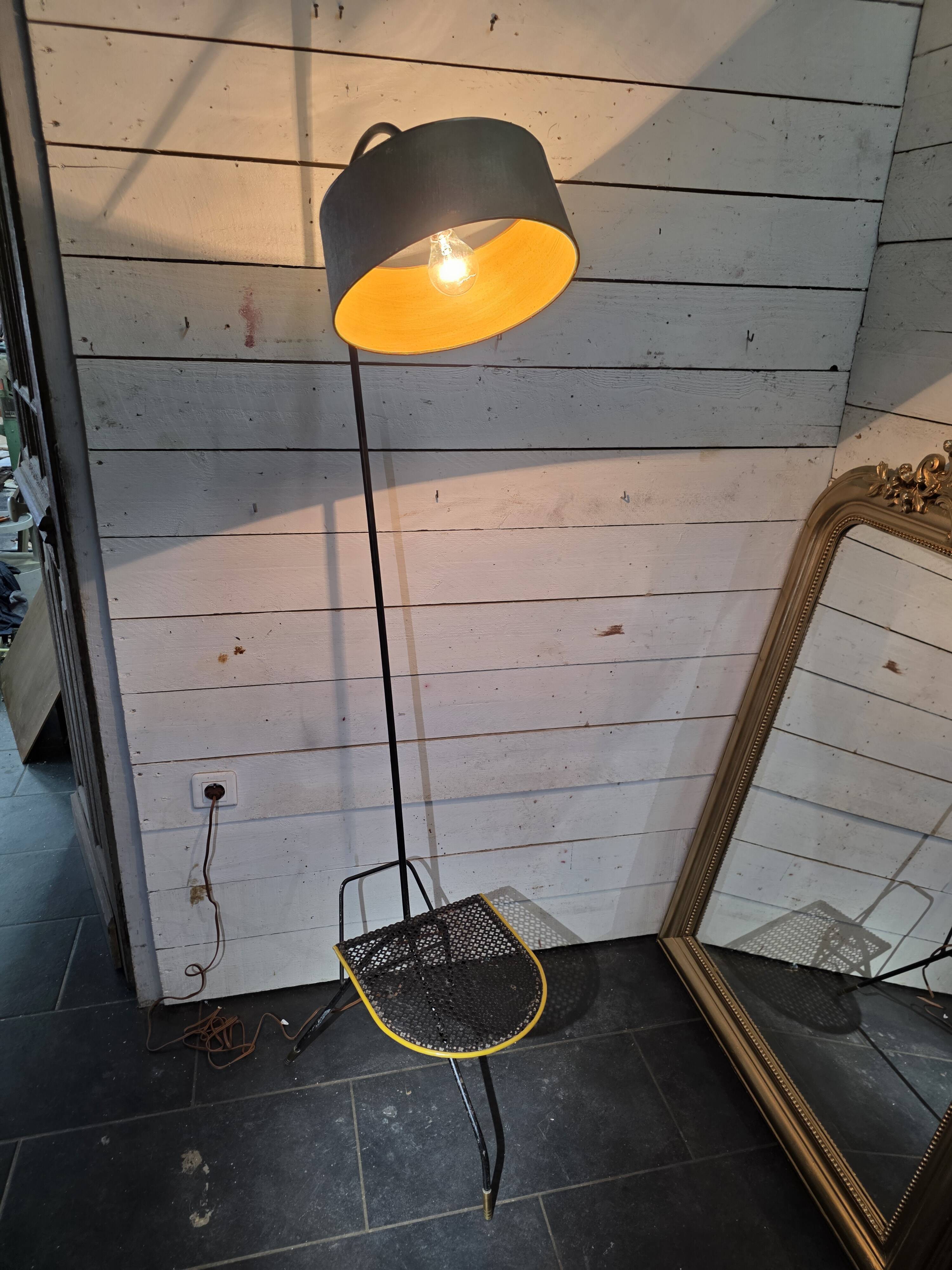 Lampadaire tripode style Matégot années 50