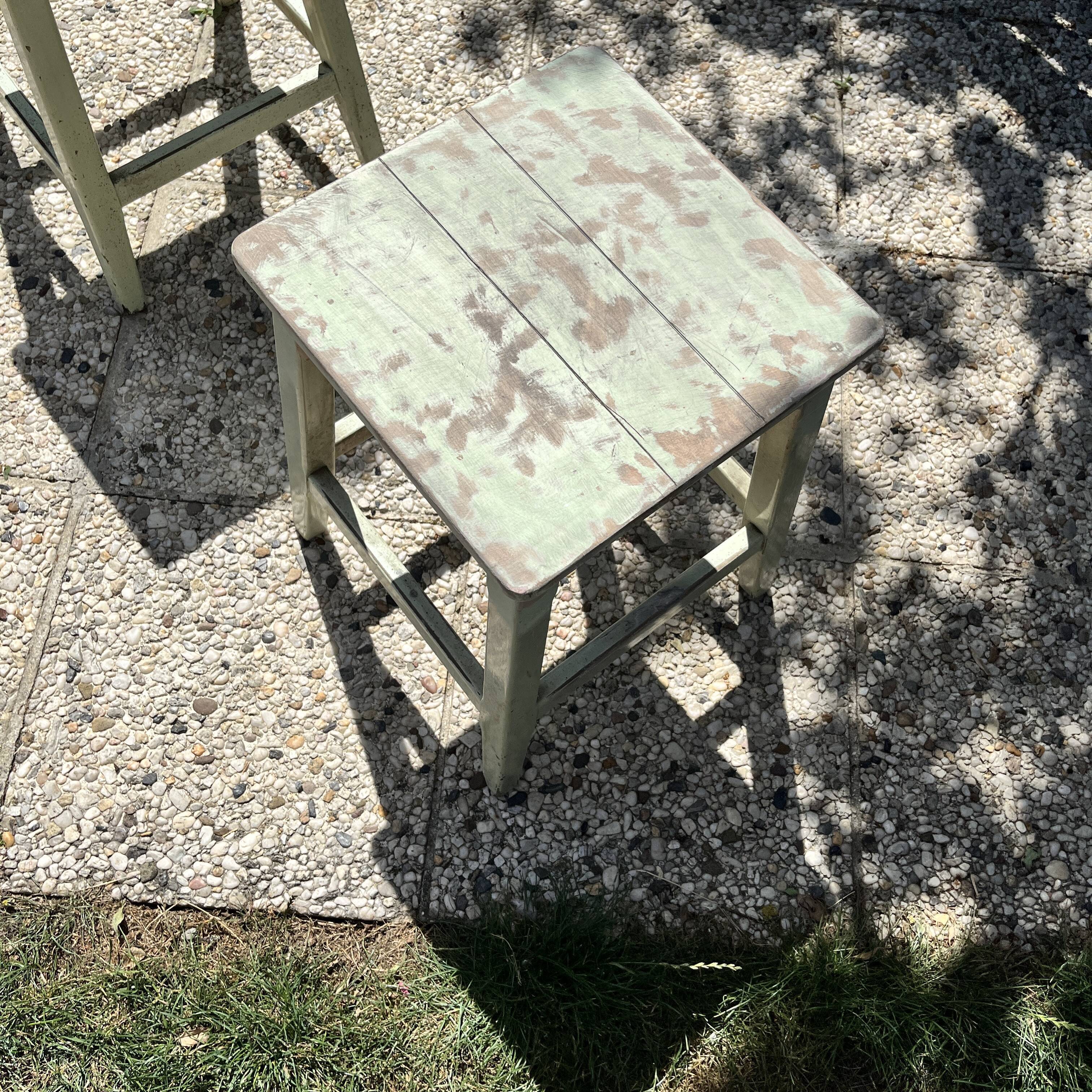 Garden bench in iron and wood and these 2 wooden stools