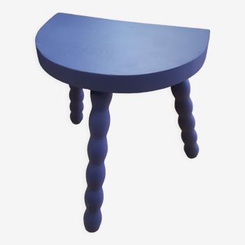 Tabouret tripode bois perlé bleu majorelle