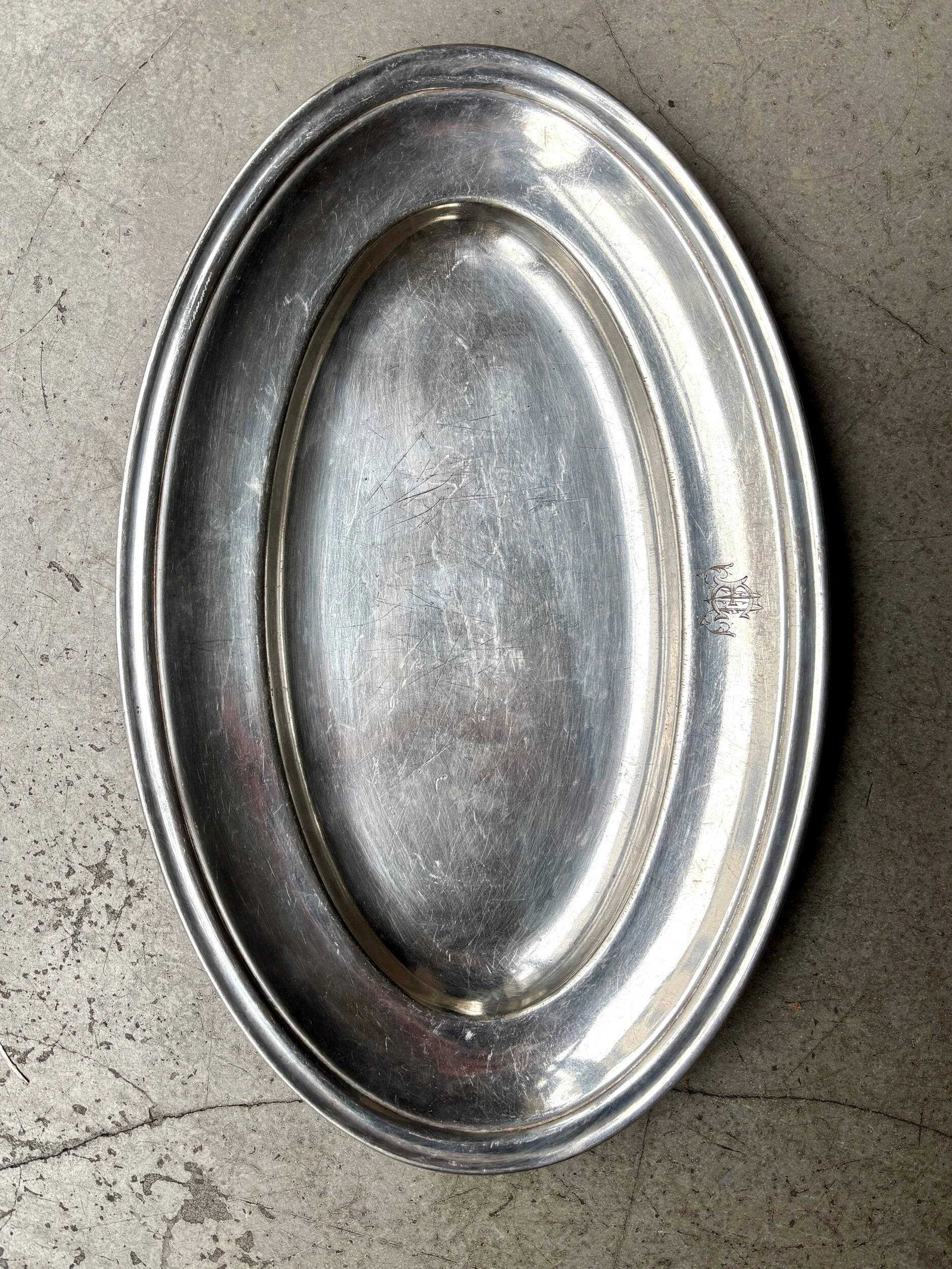 Oval silver-plated metal dish monogrammed "EM"
