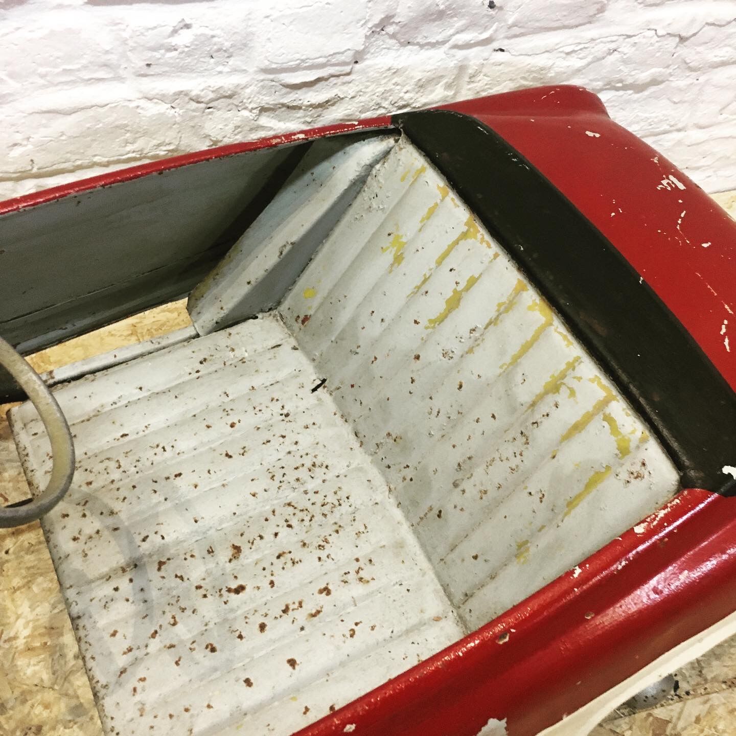 Chrysler pedal car from Judez