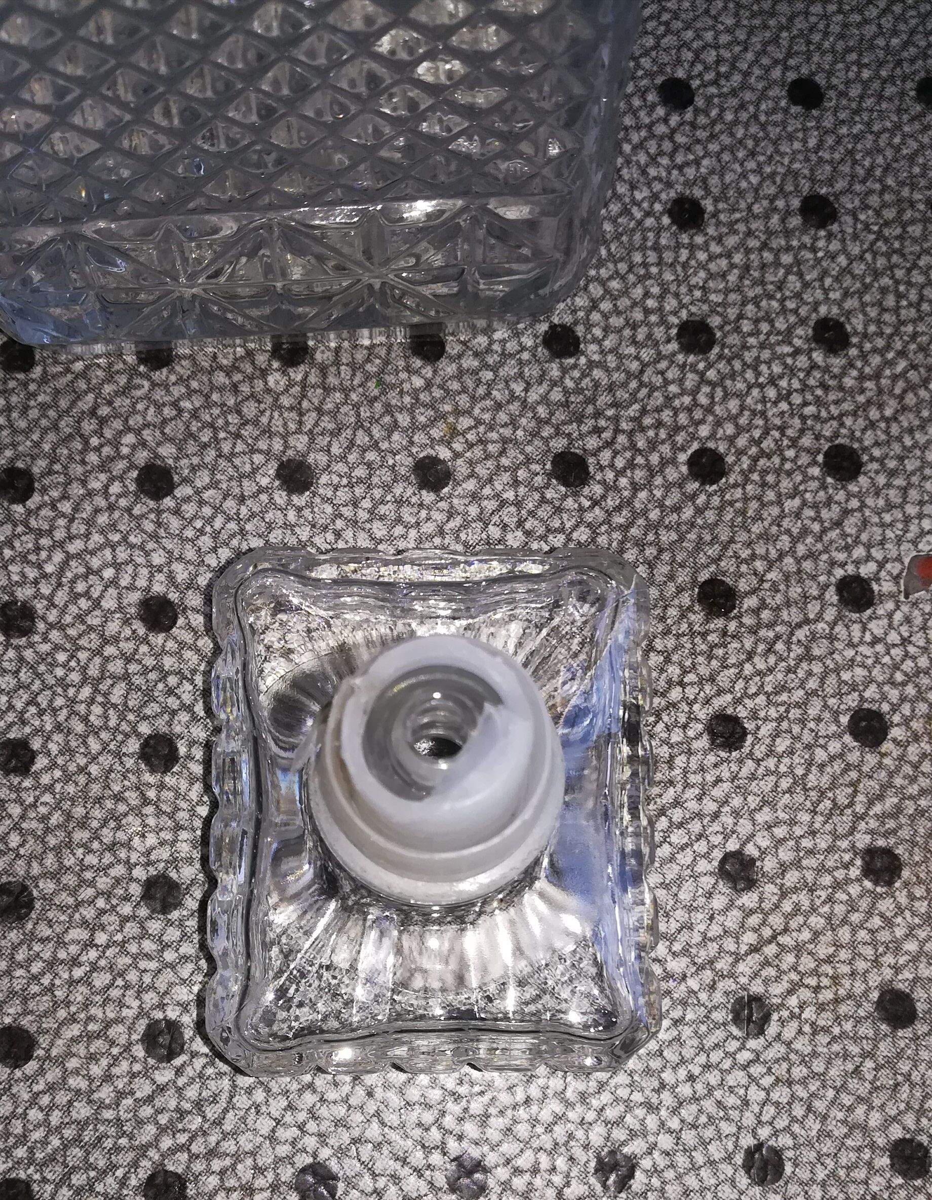 Glass carafe
