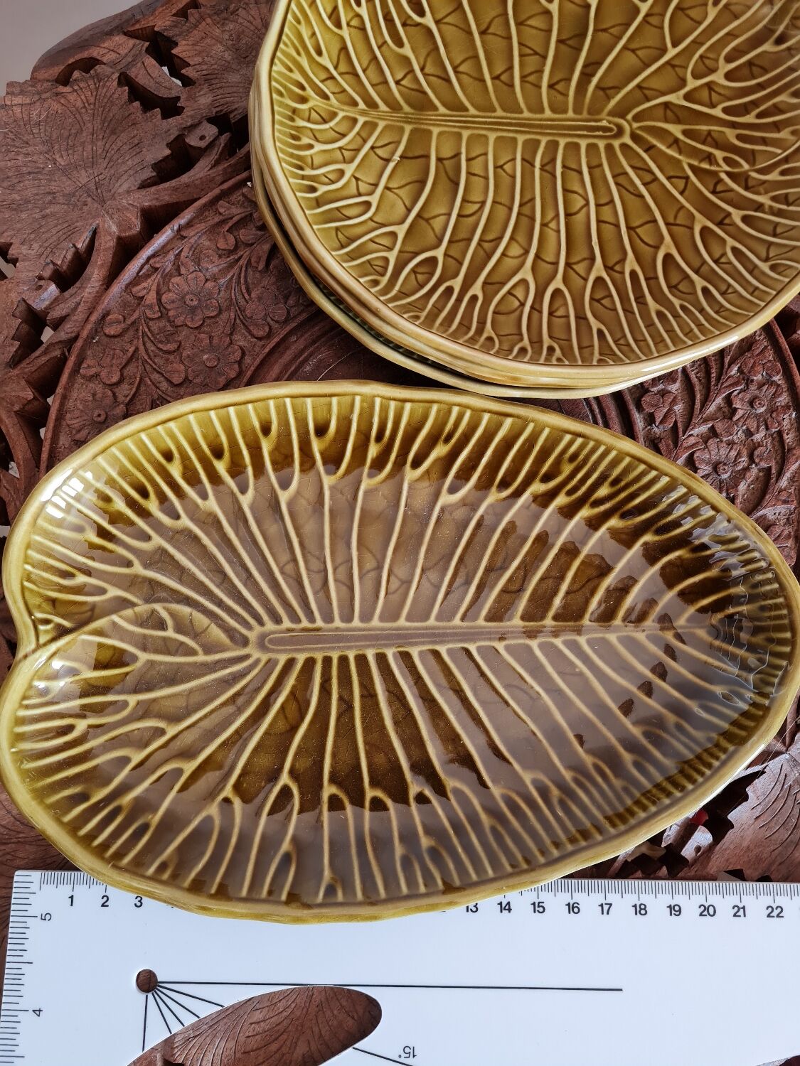 Plates Gien lotus flowers