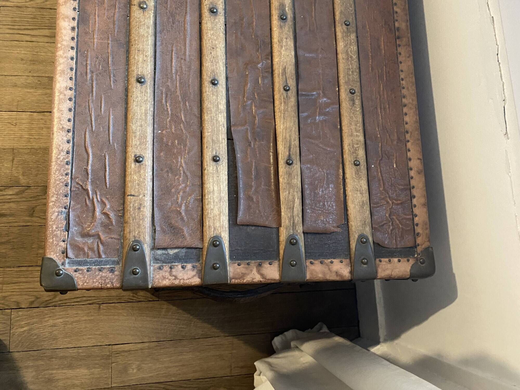 Antique travel trunk – wood and riveted fittings (period patina)