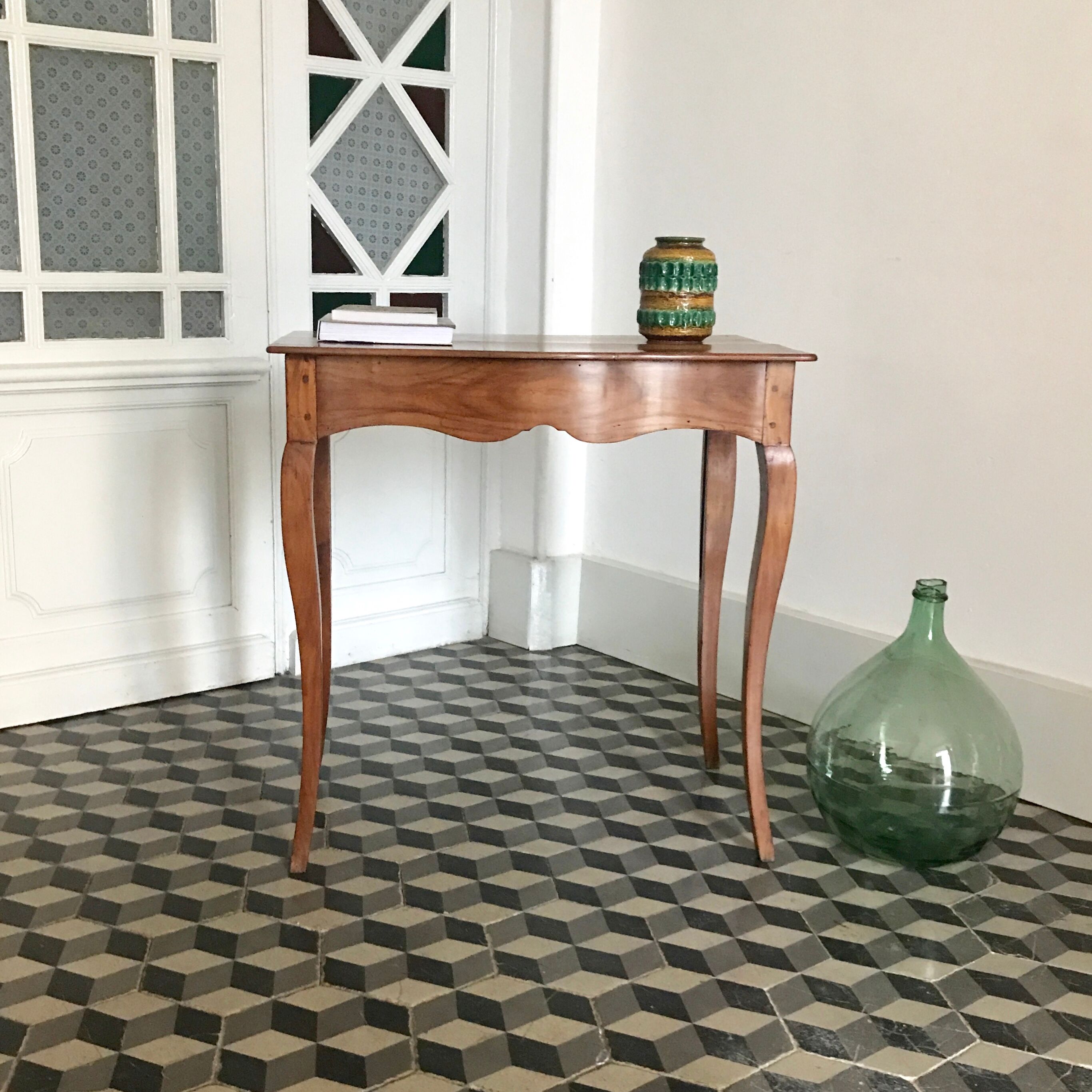 Table d'appoint en bois style Louis XV