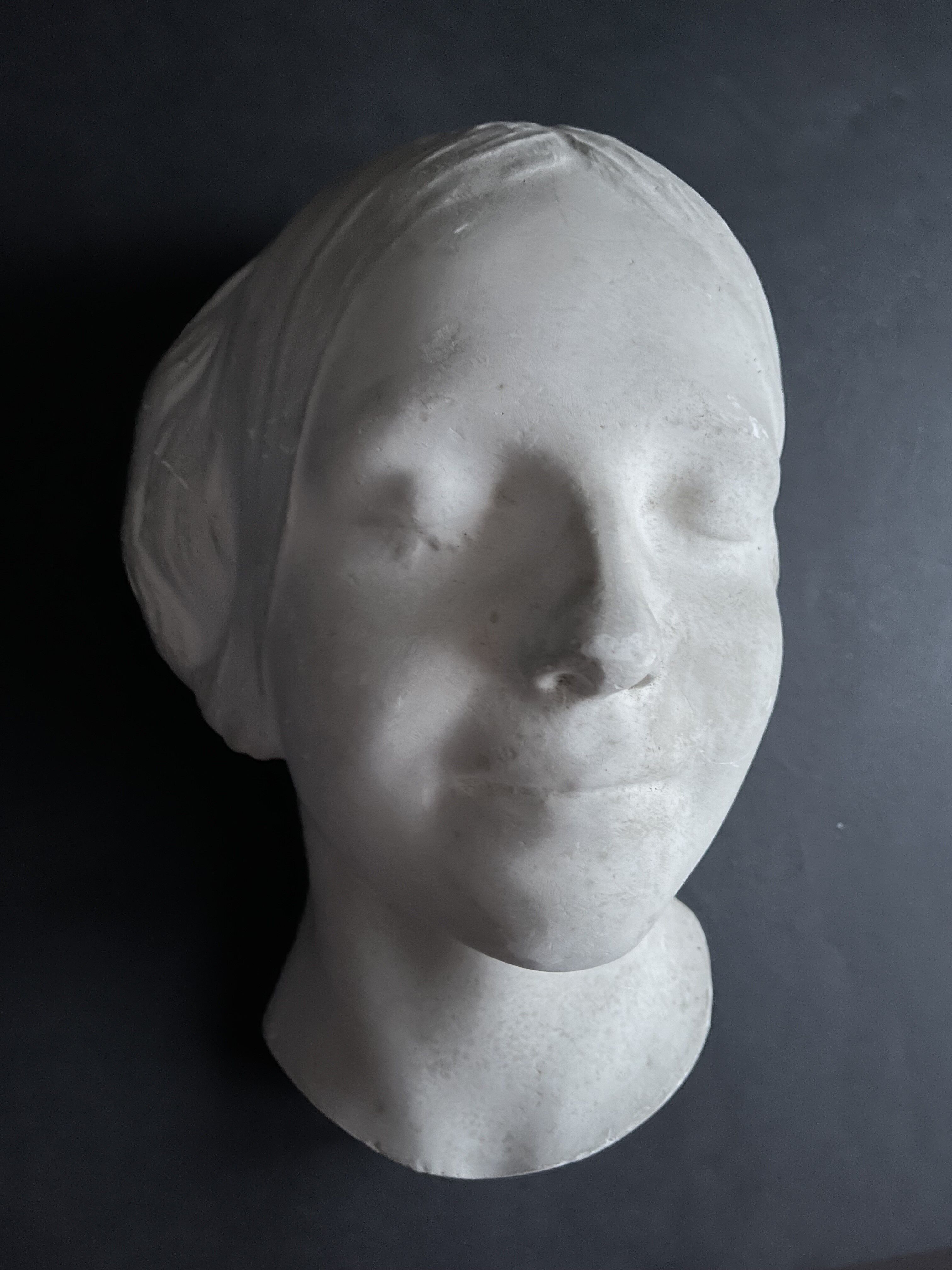 Plaster head: The drowned of the Seine