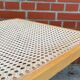 Chaise modèle Cesca conçue par Marcel Breuer avec accoudoirs à structure noire