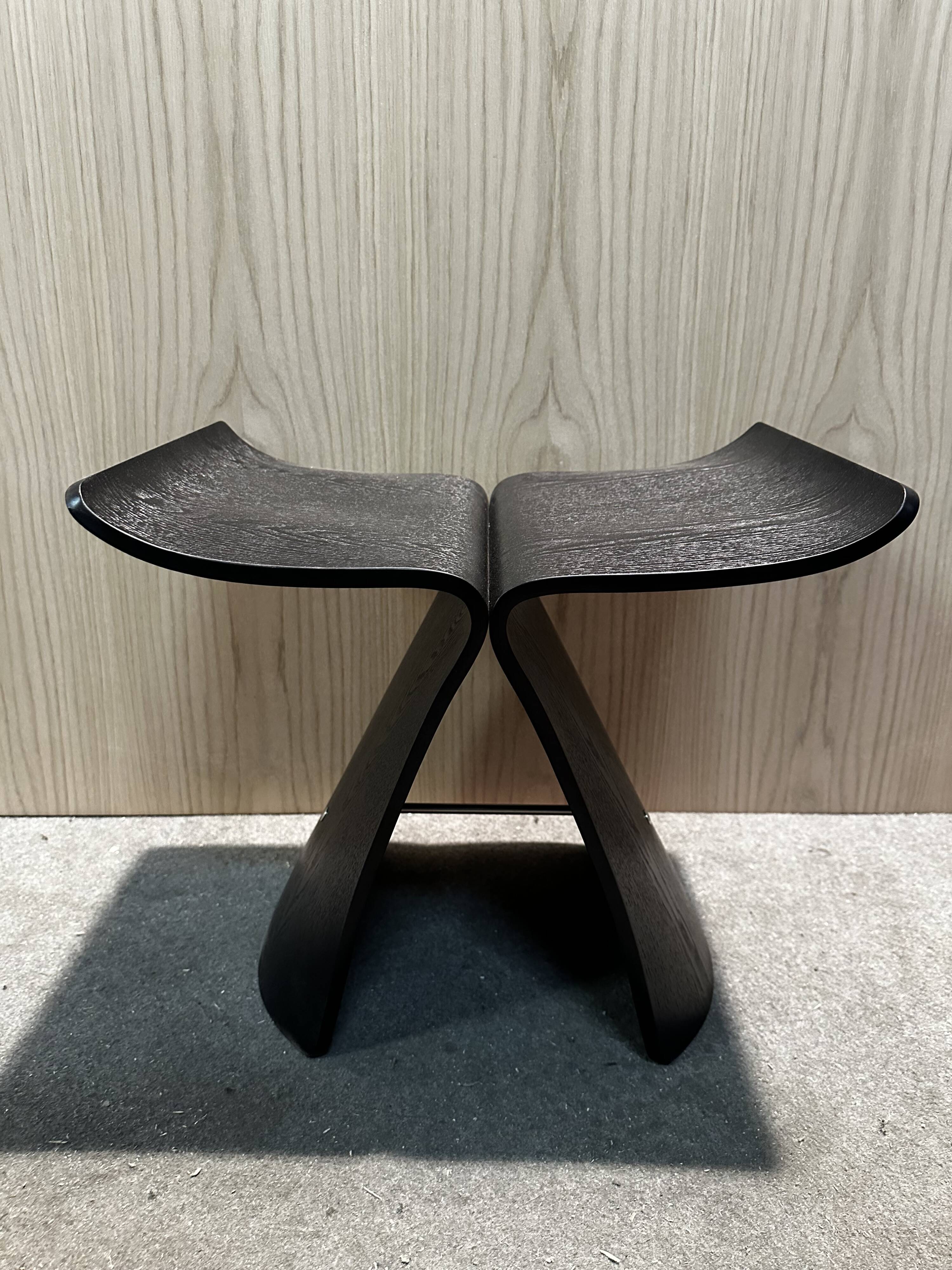 Sgabello Butterfly di Sori Yanagi per vitra