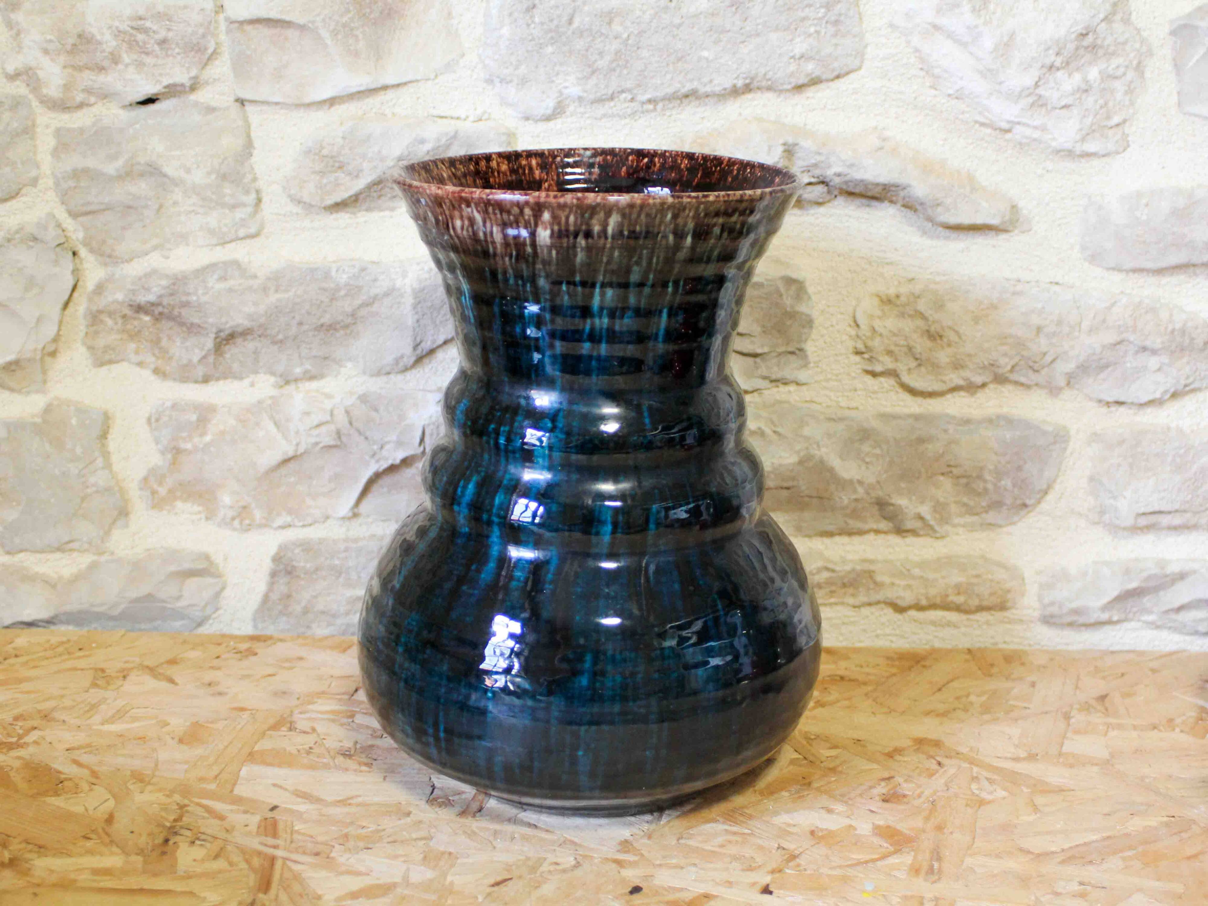 Accolay ceramic vase