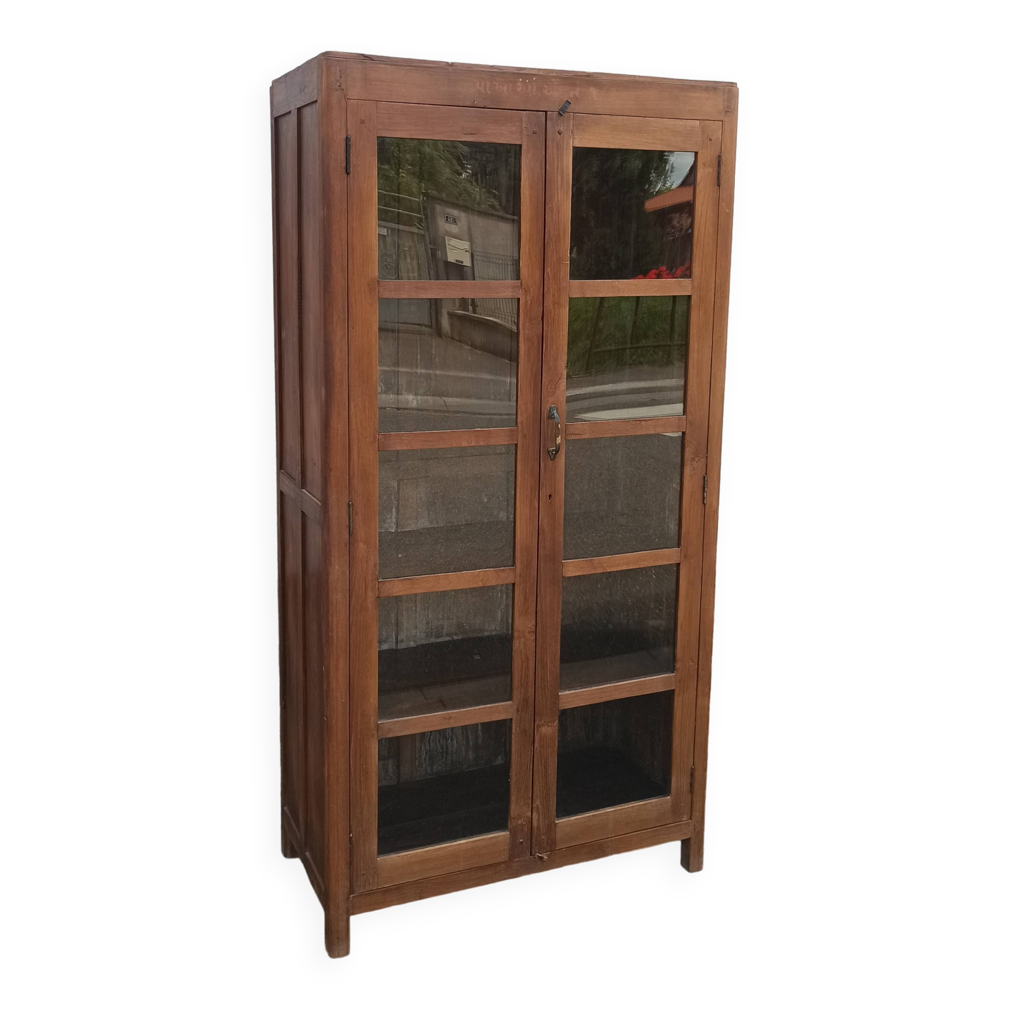 Armoire vitrée en bois