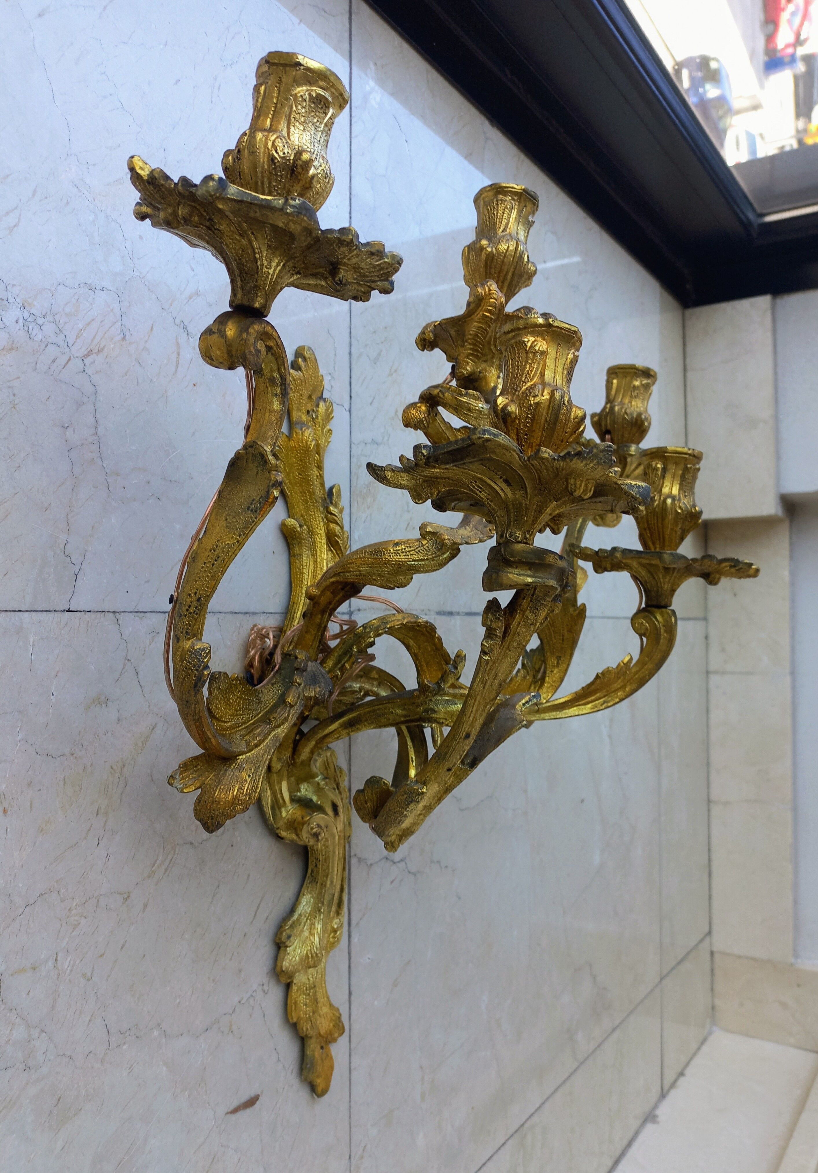 Paire d'appliques murales Louis XV en bronze